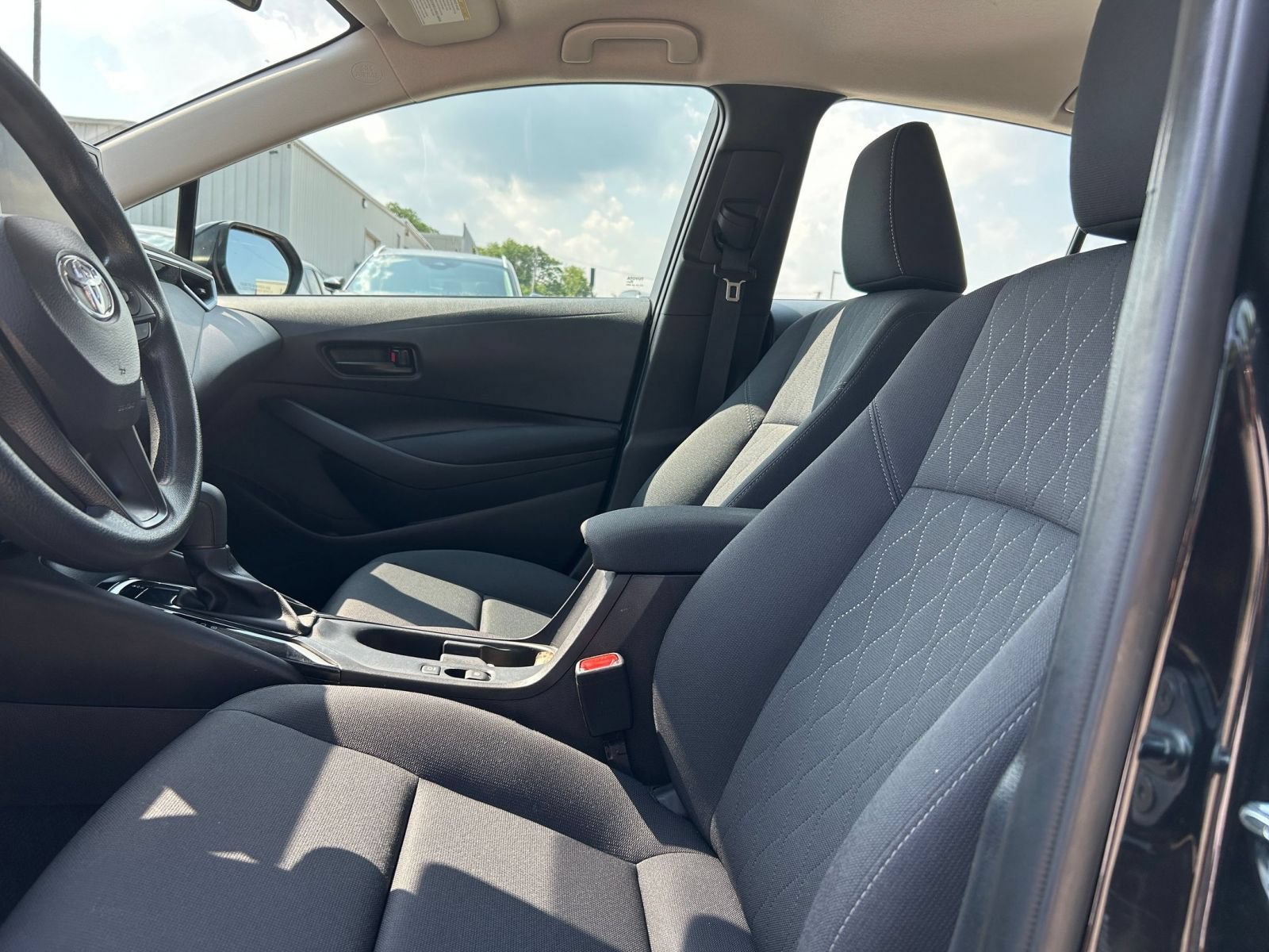 Used 2025 Toyota Corolla LE FWD image 22