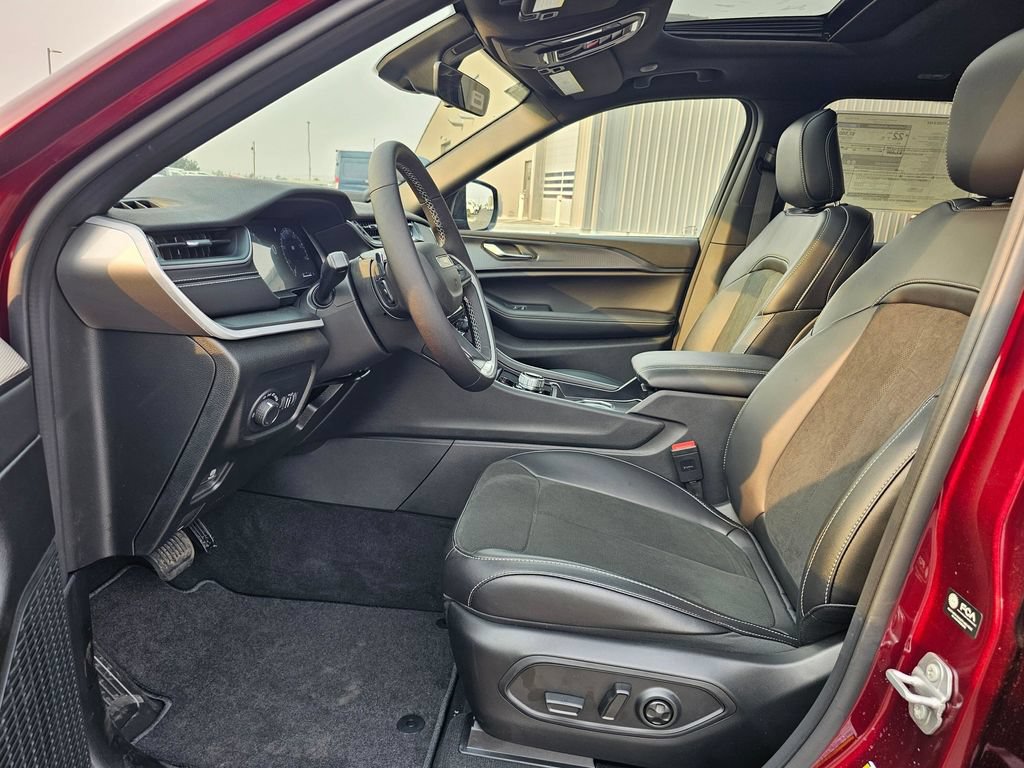 New 2025 Jeep Grand Cherokee Altitude AWD/4WD image 11