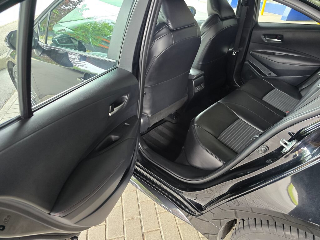Used 2024 Toyota Corolla XSE FWD image 17