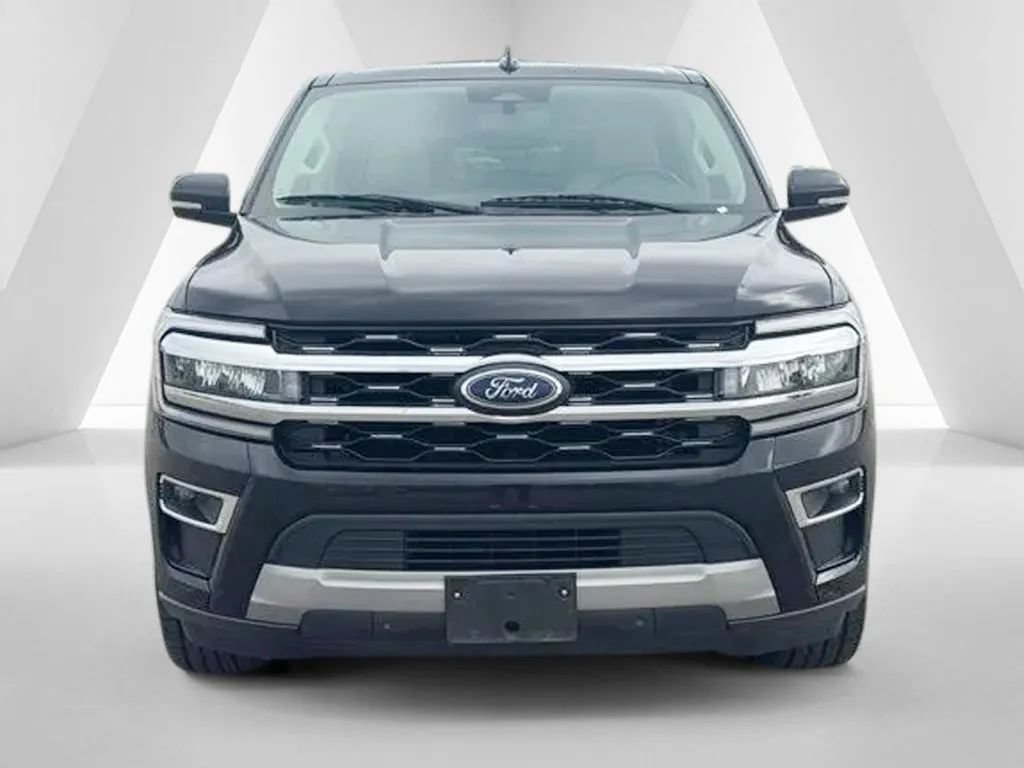 Used 2024 Ford Expedition Limited AWD/4WD image 2