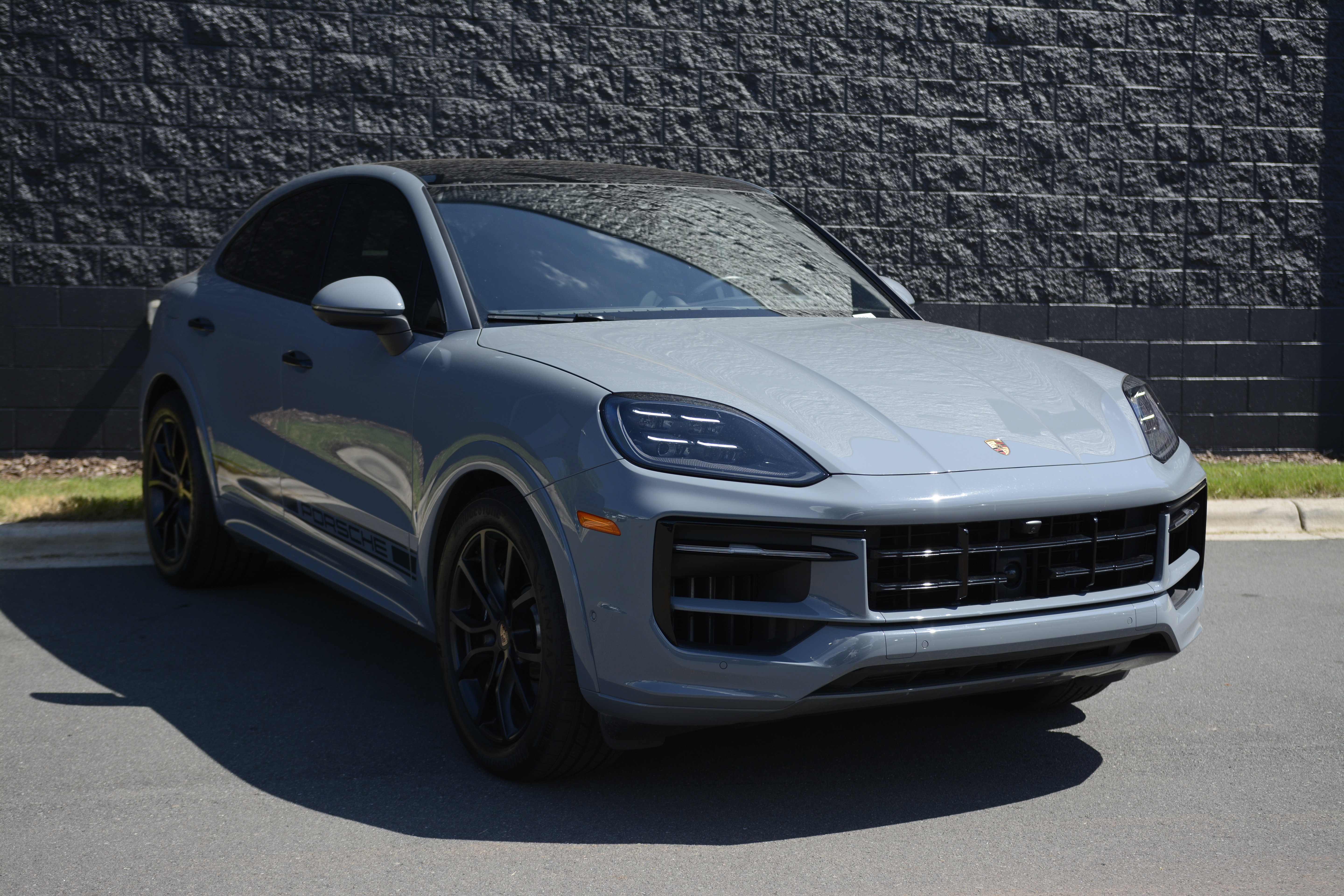 Certified 2025 Porsche Cayenne S AWD/4WD image 9