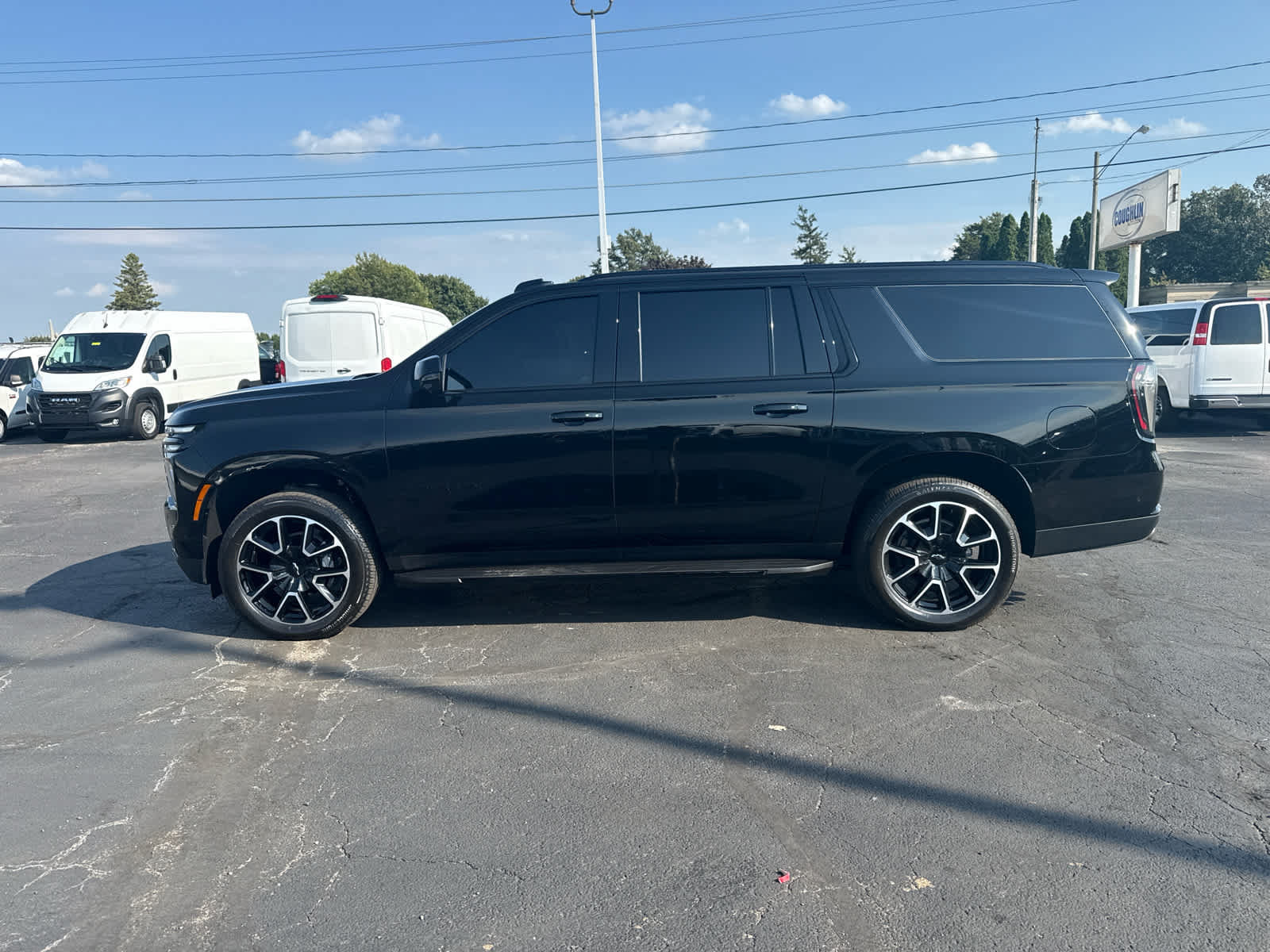 Certified 2026 Chevrolet Suburban RST w/ RST Capability Package AWD/4WD image 2