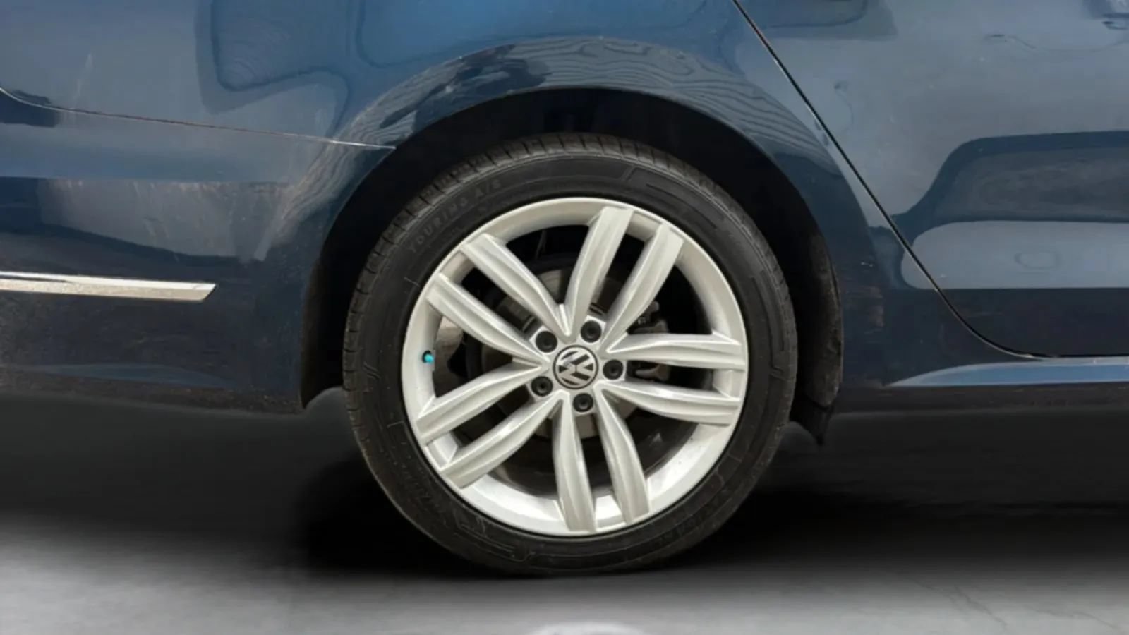 Used 2019 Volkswagen Passat 2.0T Wolfsburg FWD image 26