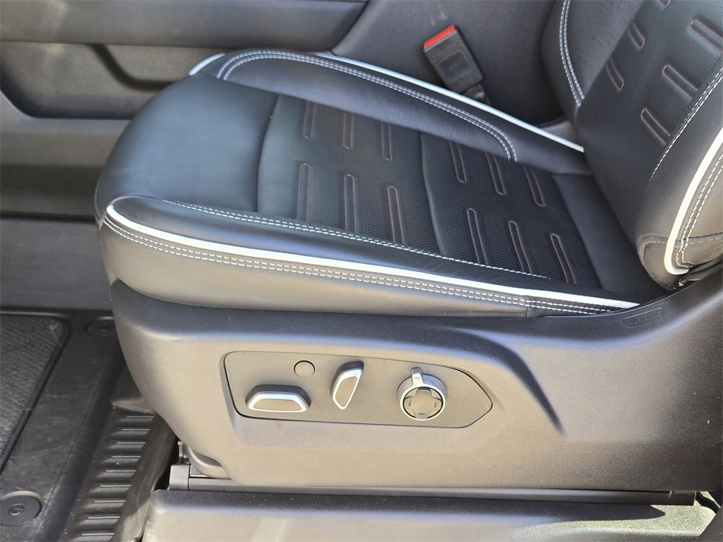 Used 2025 GMC Sierra 2500 AT4X image 26