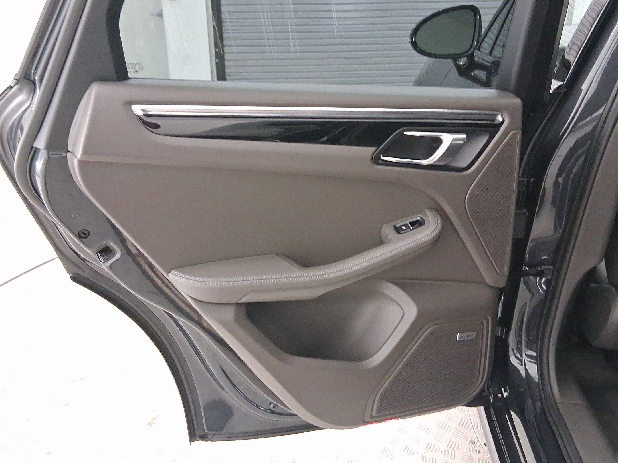 Used 2026 Porsche Macan image 31