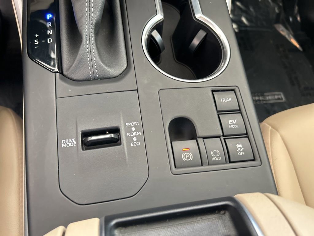Used 2024 Toyota Highlander XLE AWD/4WD image 41
