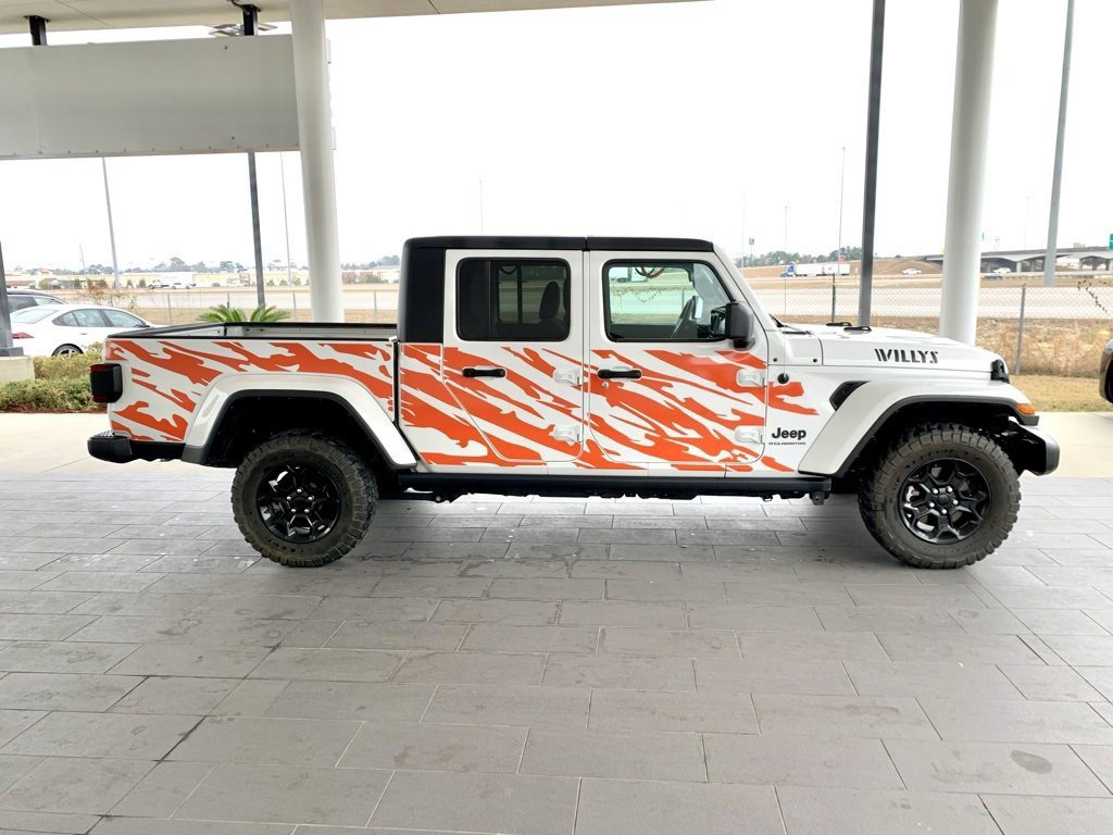 Used 2023 Jeep Gladiator Willys image 4