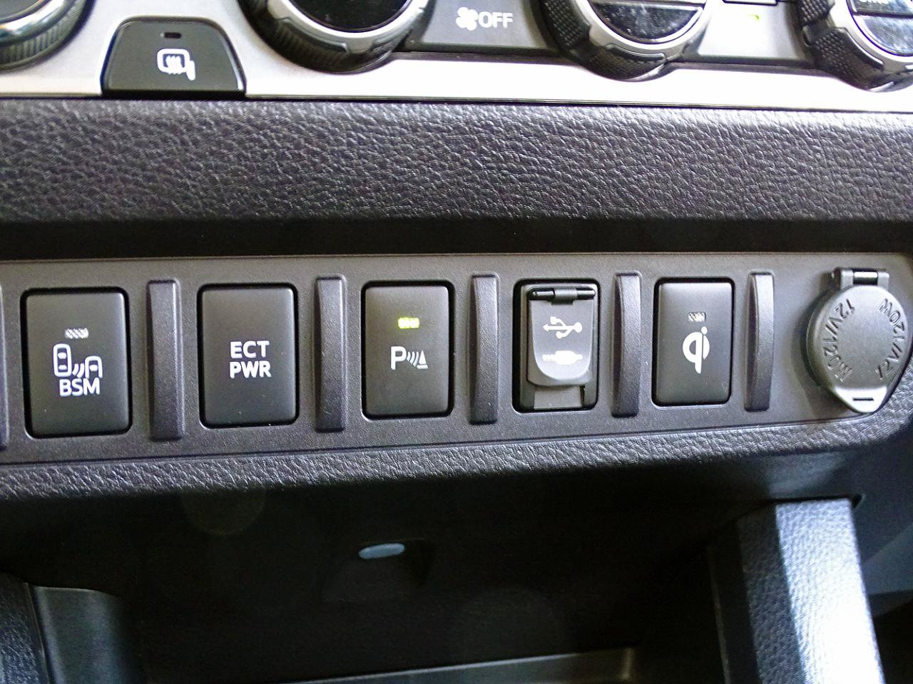 Used 2017 Toyota Tacoma Limited w/ Tow Package AWD/4WD image 35