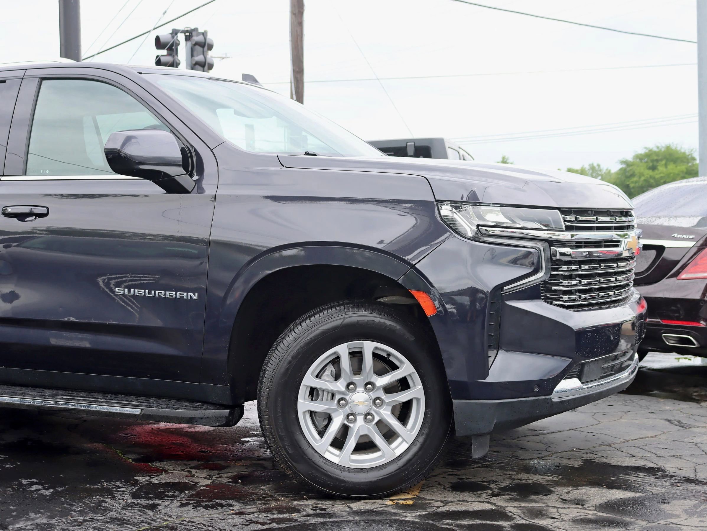 Used 2023 Chevrolet Suburban LT AWD/4WD image 3