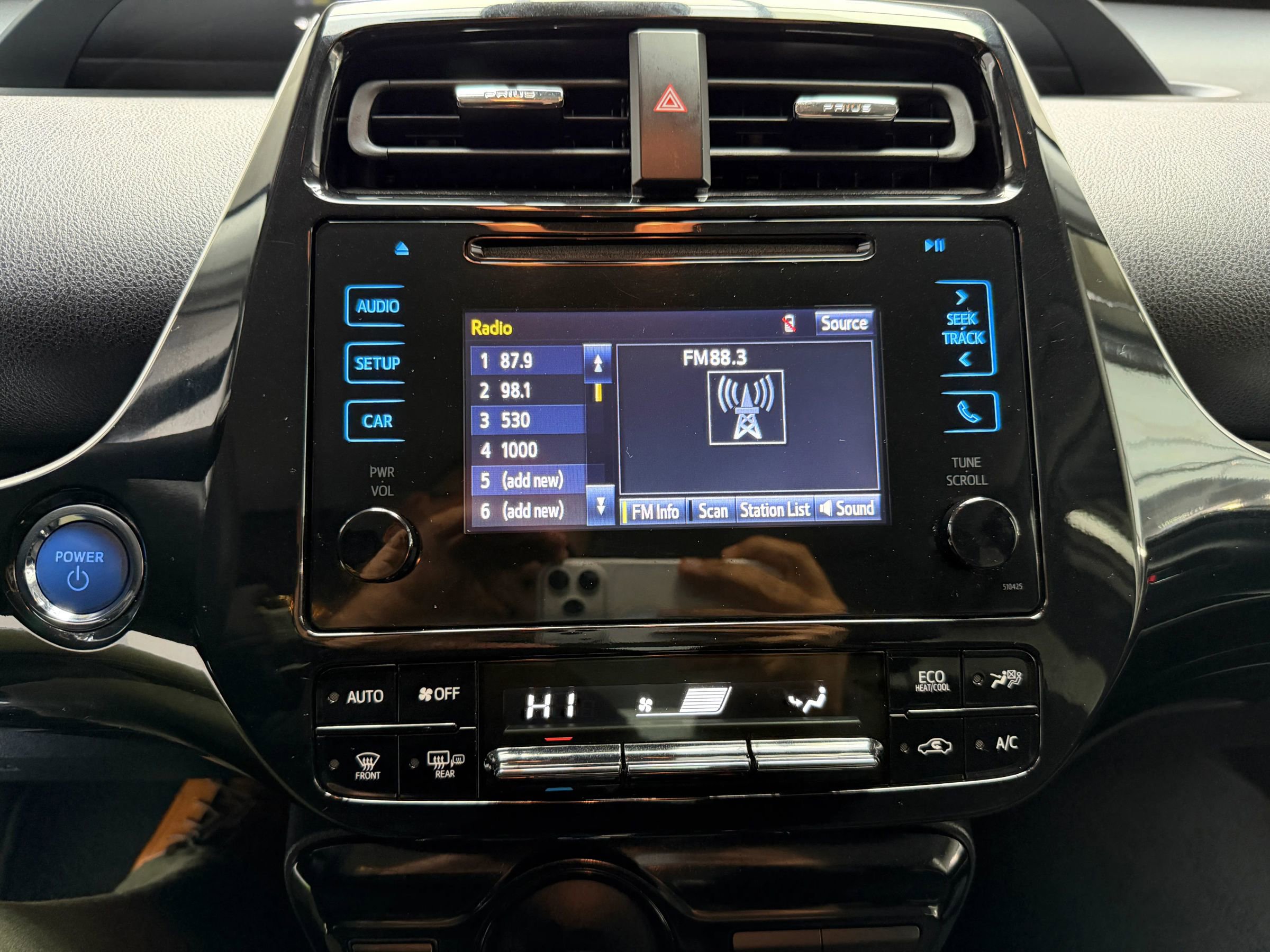 Used 2019 Toyota Prius LE image 27