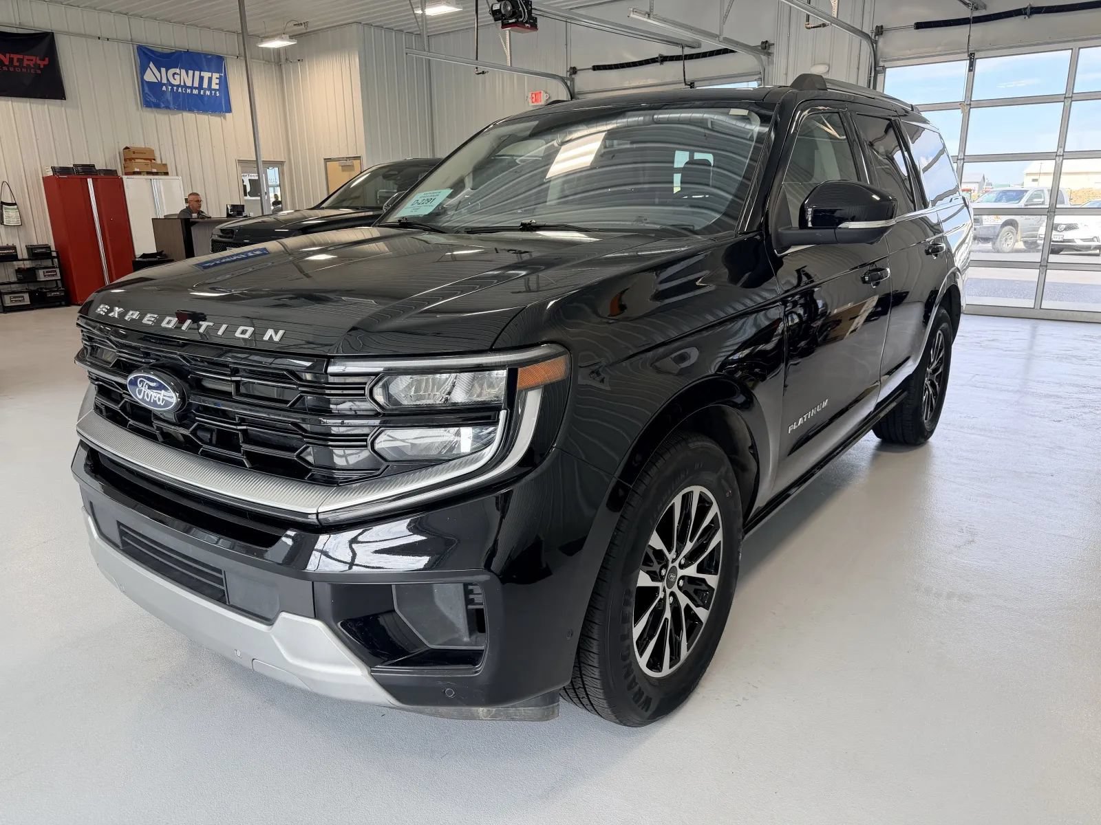 Used 2025 Ford Expedition Platinum AWD/4WD image 6