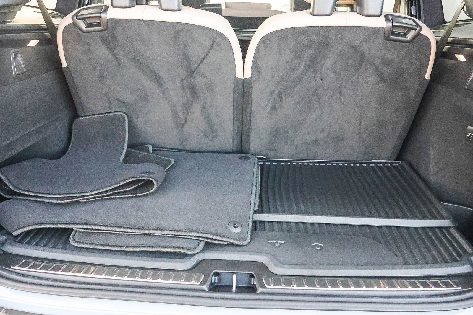 New 2026 Volvo XC90 T8 Plus w/ Protection Package image 26