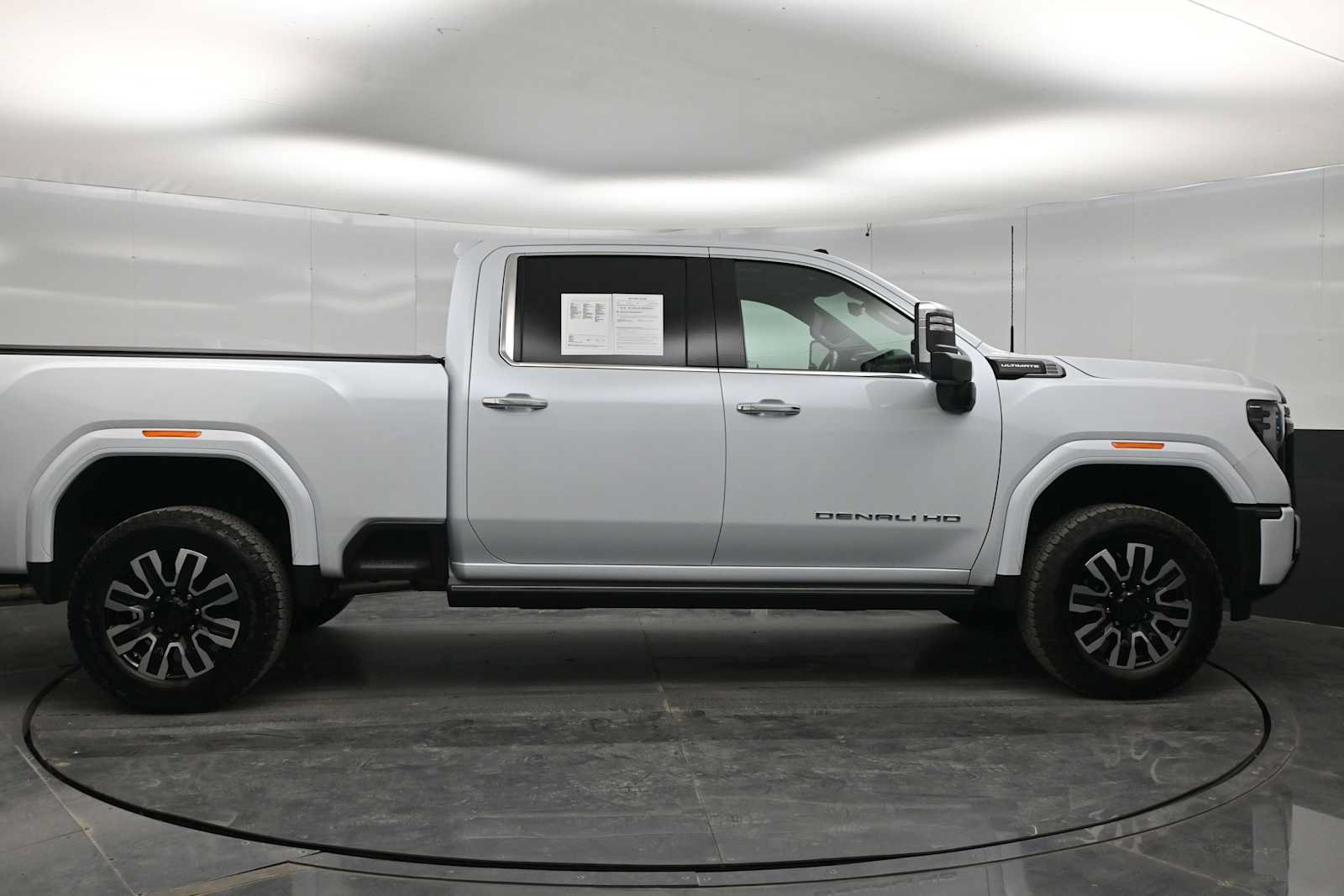 Used 2026 GMC Sierra 2500 Denali Ultimate AWD/4WD image 9