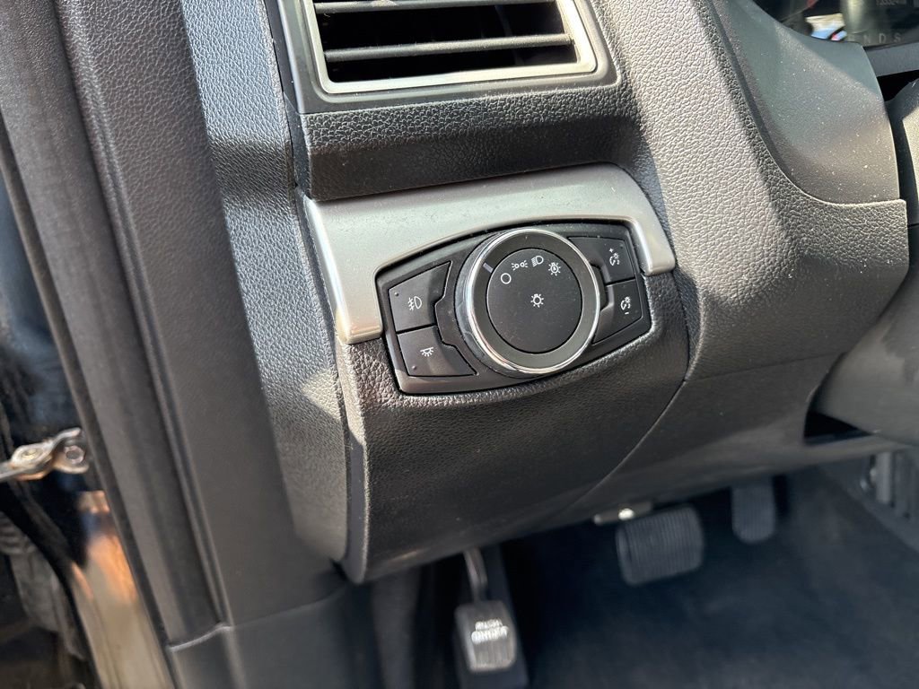 Used 2017 Ford Explorer XLT FWD image 18