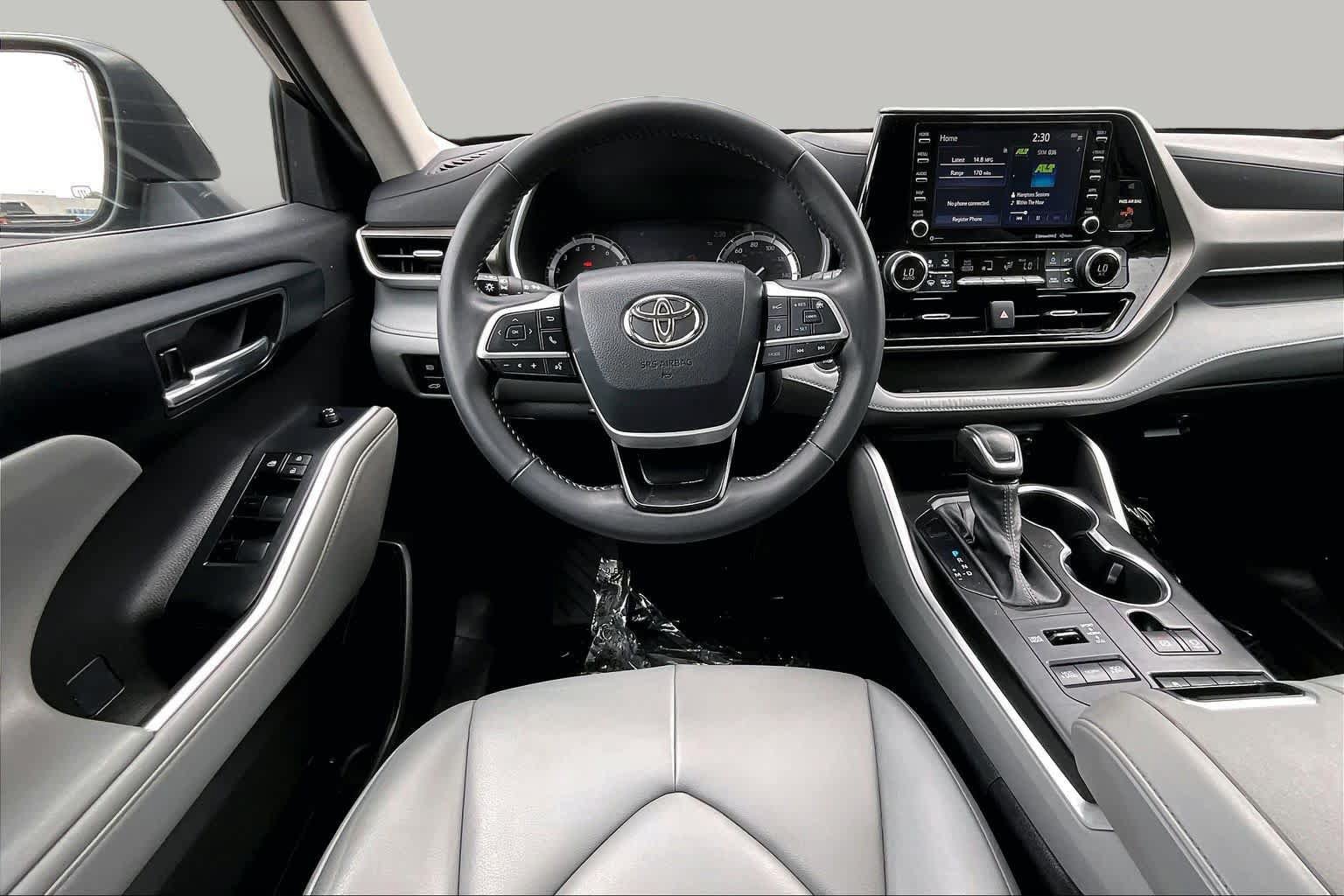 Used 2022 Toyota Highlander XLE AWD/4WD image 5