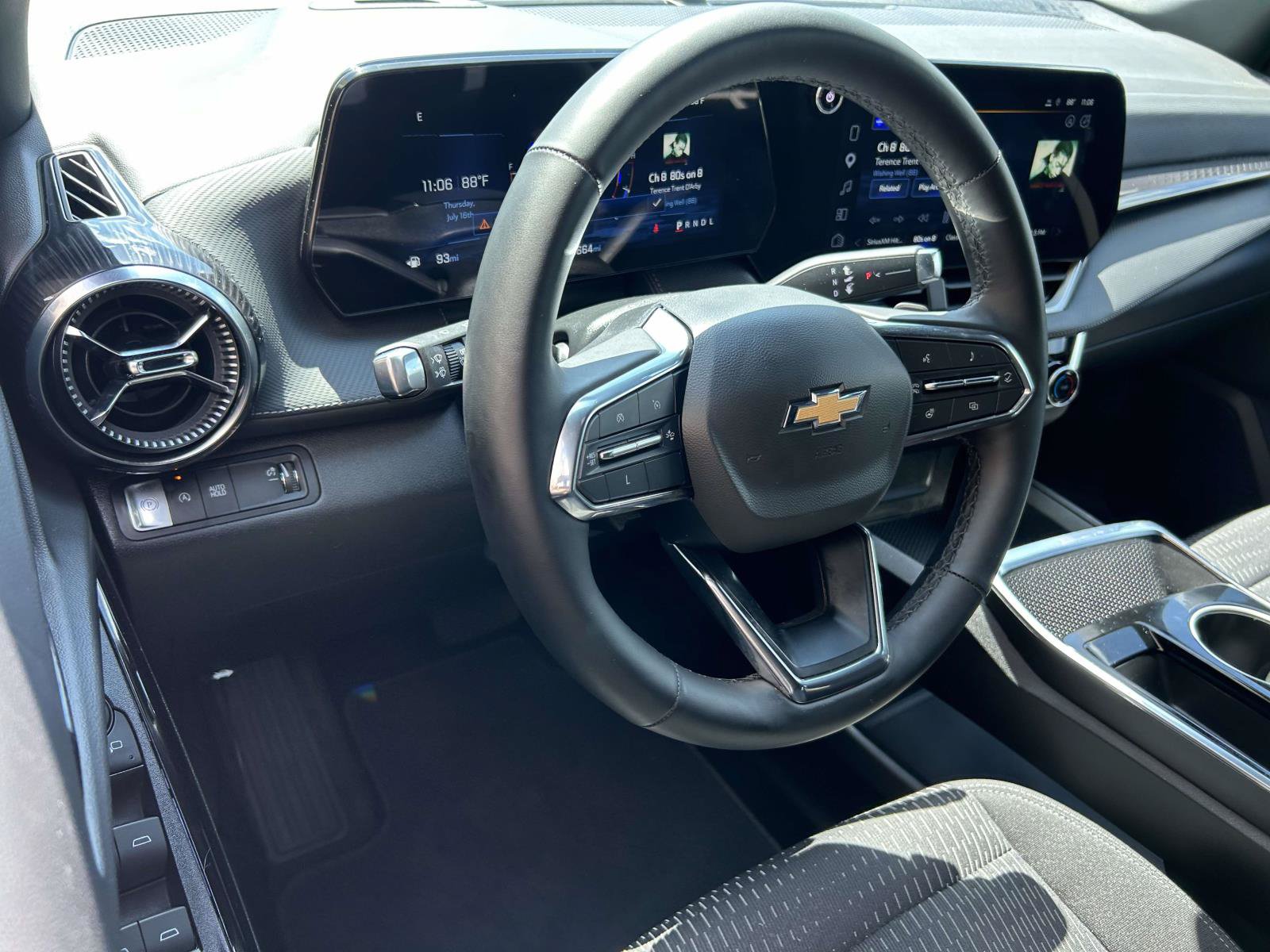 Used 2025 Chevrolet Equinox LT w/ Safety and Technology Package FWD image 8