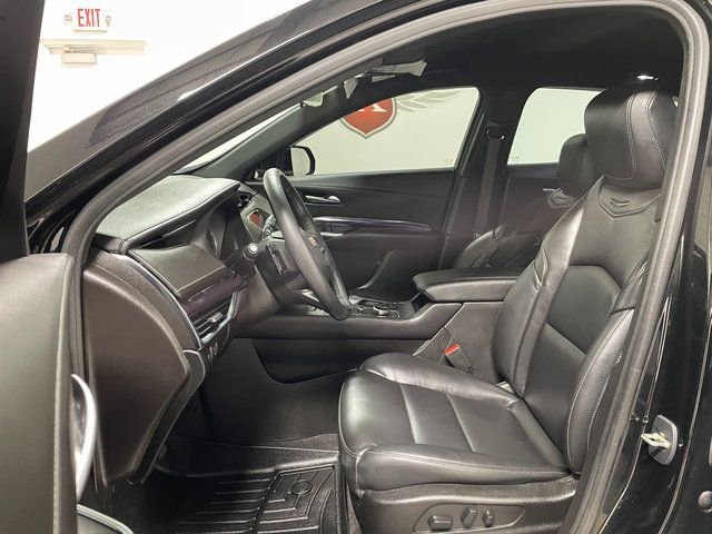 Used 2023 Cadillac XT4 Luxury w/ Driver Awareness Package image 11