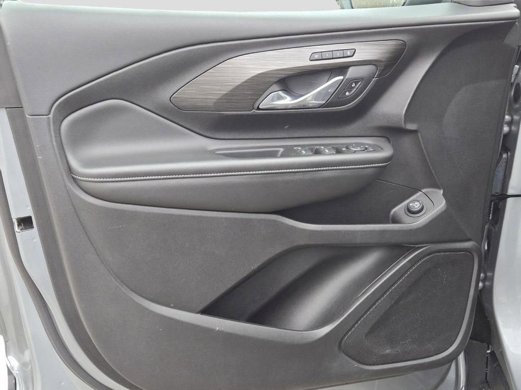 Used 2024 GMC Terrain SLT image 16