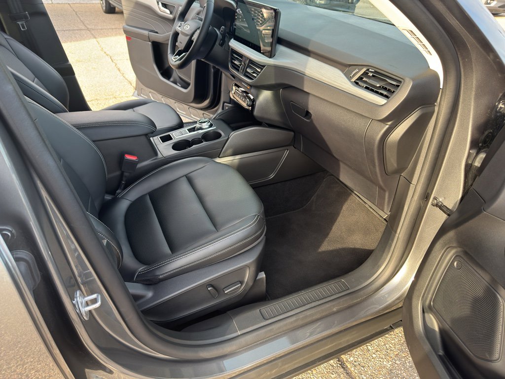 Used 2025 Ford Escape Platinum image 34