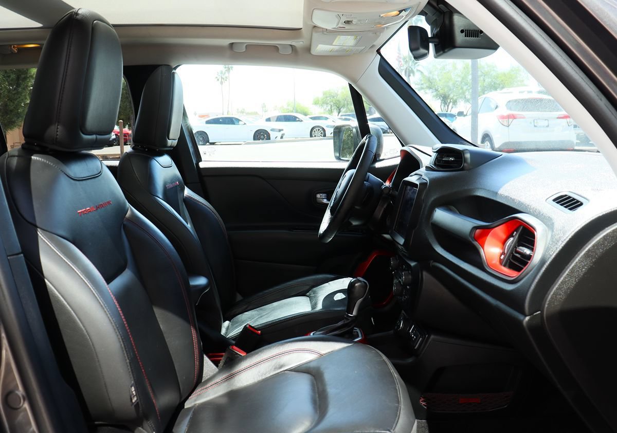 Used 2019 Jeep Renegade Trailhawk AWD/4WD image 34