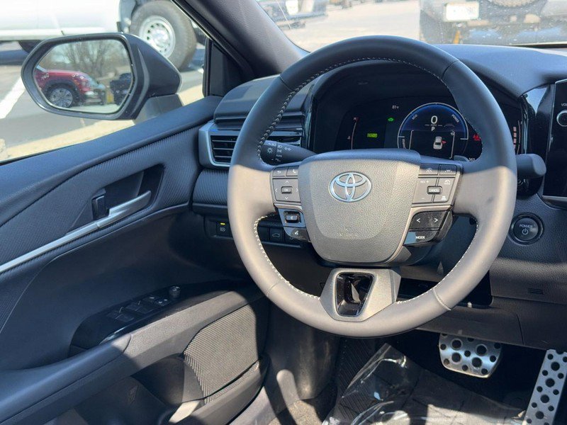Used 2025 Toyota Camry SE w/ Multimedia Upgrade Package image 13