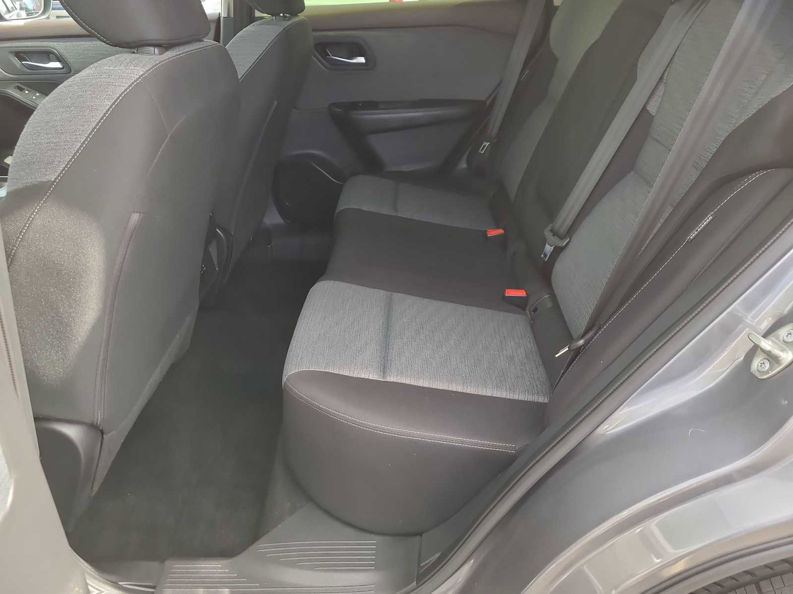 Used 2023 Nissan Rogue SV image 21