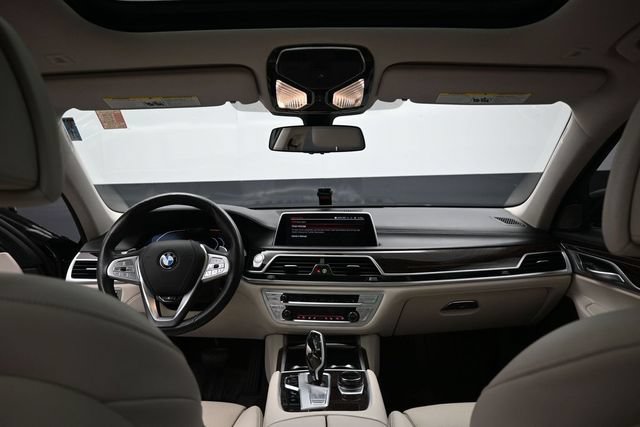 Used 2022 BMW 750i xDrive w/ Luxury Rear Seating Package AWD/4WD image 33