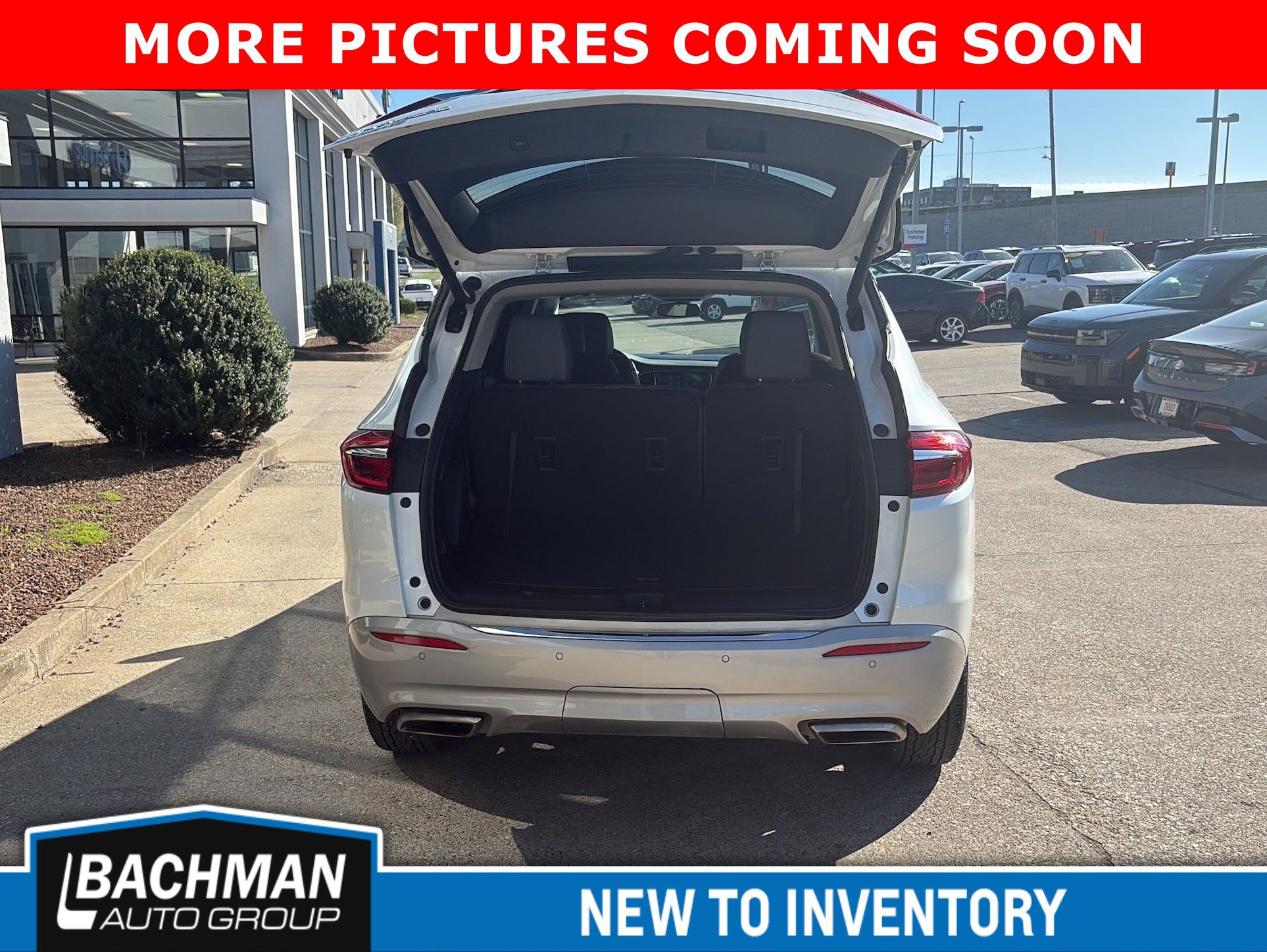 Used 2021 Buick Enclave Essence w/ LPO, Touring Package image 9