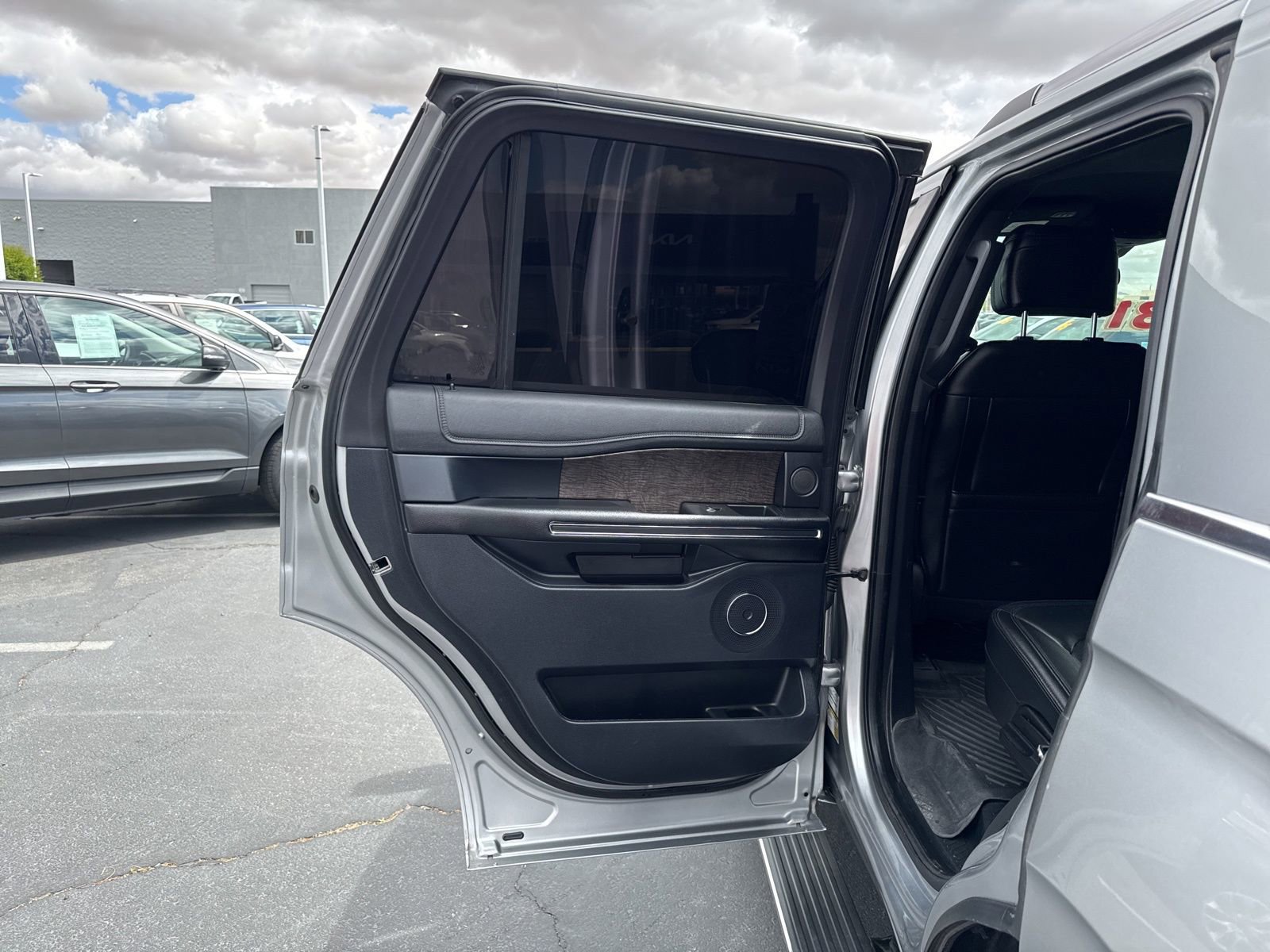 Used 2020 Ford Expedition Limited image 17
