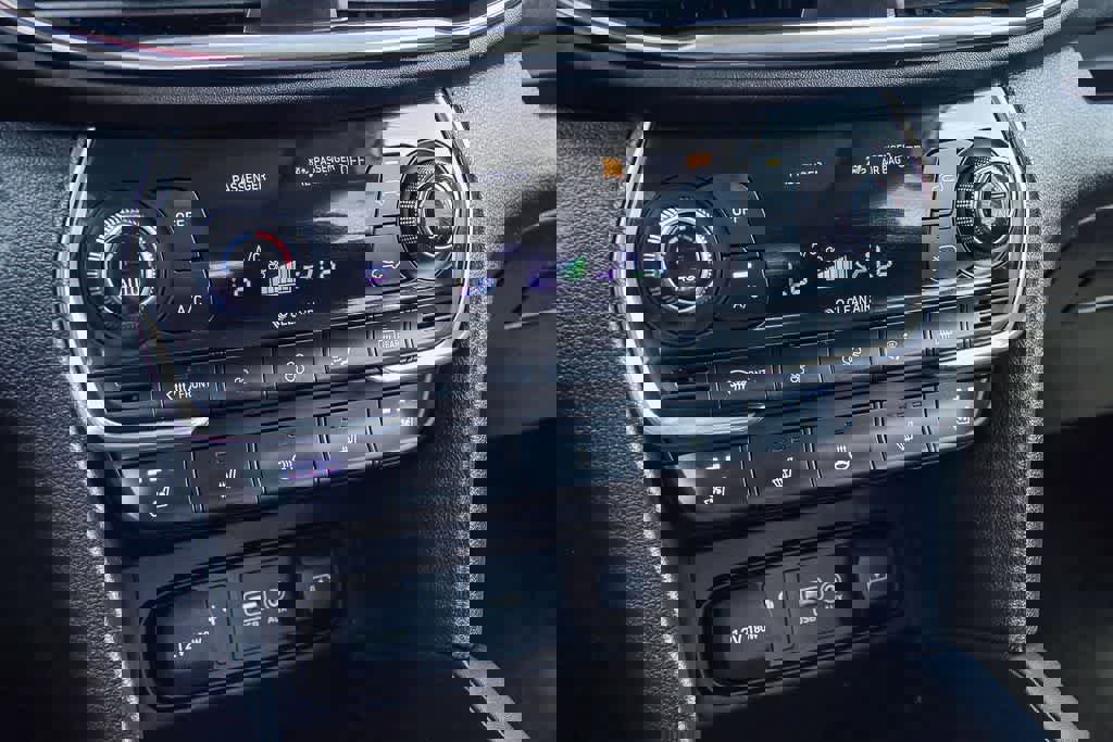 Used 2020 Hyundai Santa Fe Limited image 21