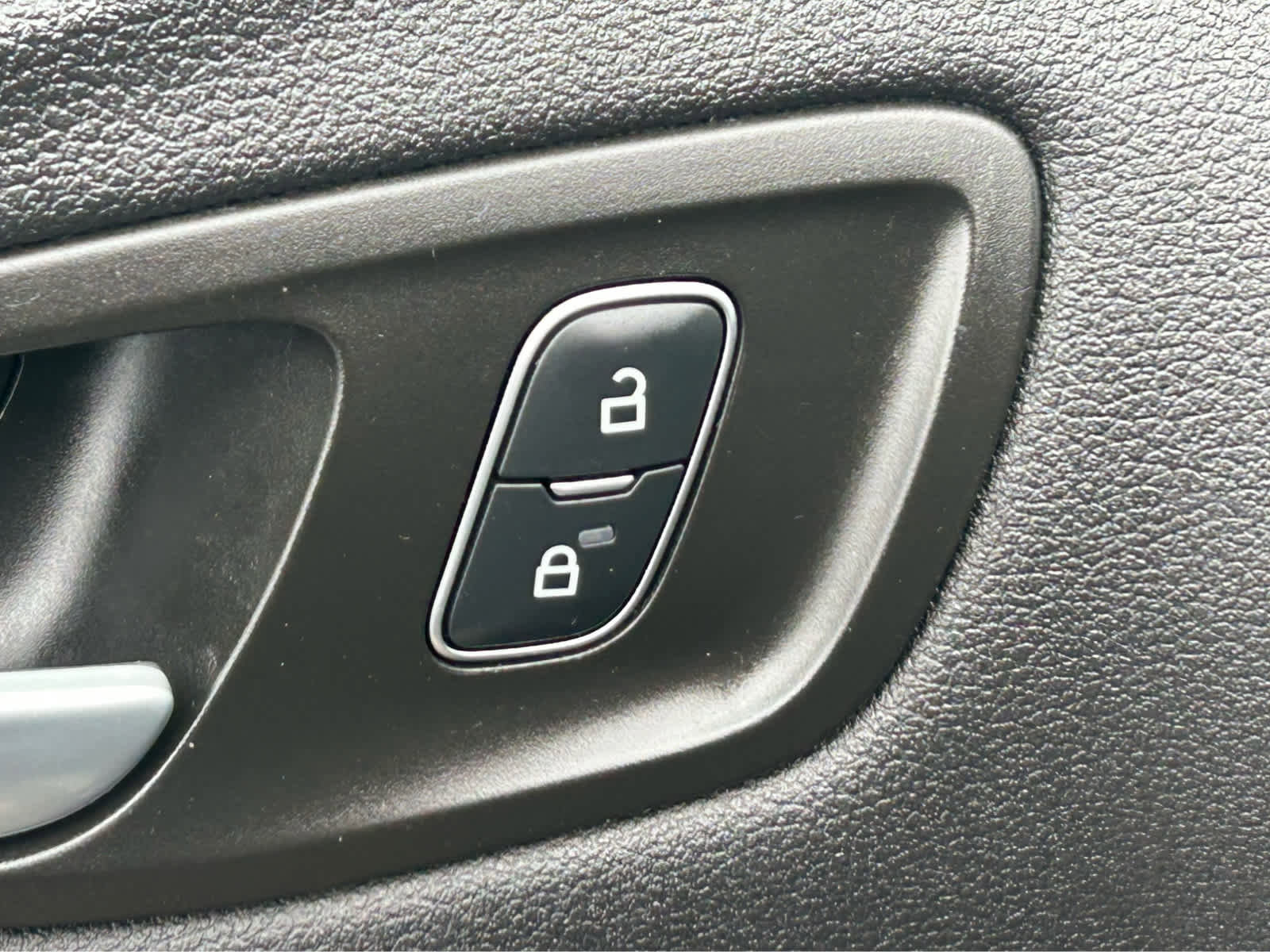 Used 2019 Ford Escape SE FWD image 16