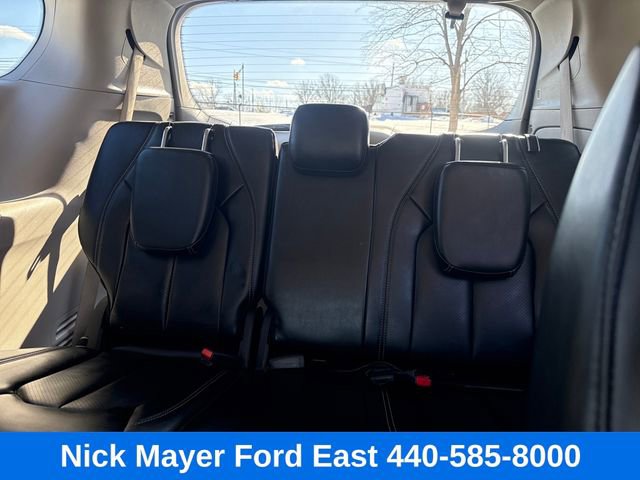 Used 2023 Chrysler Pacifica Touring-L FWD image 23