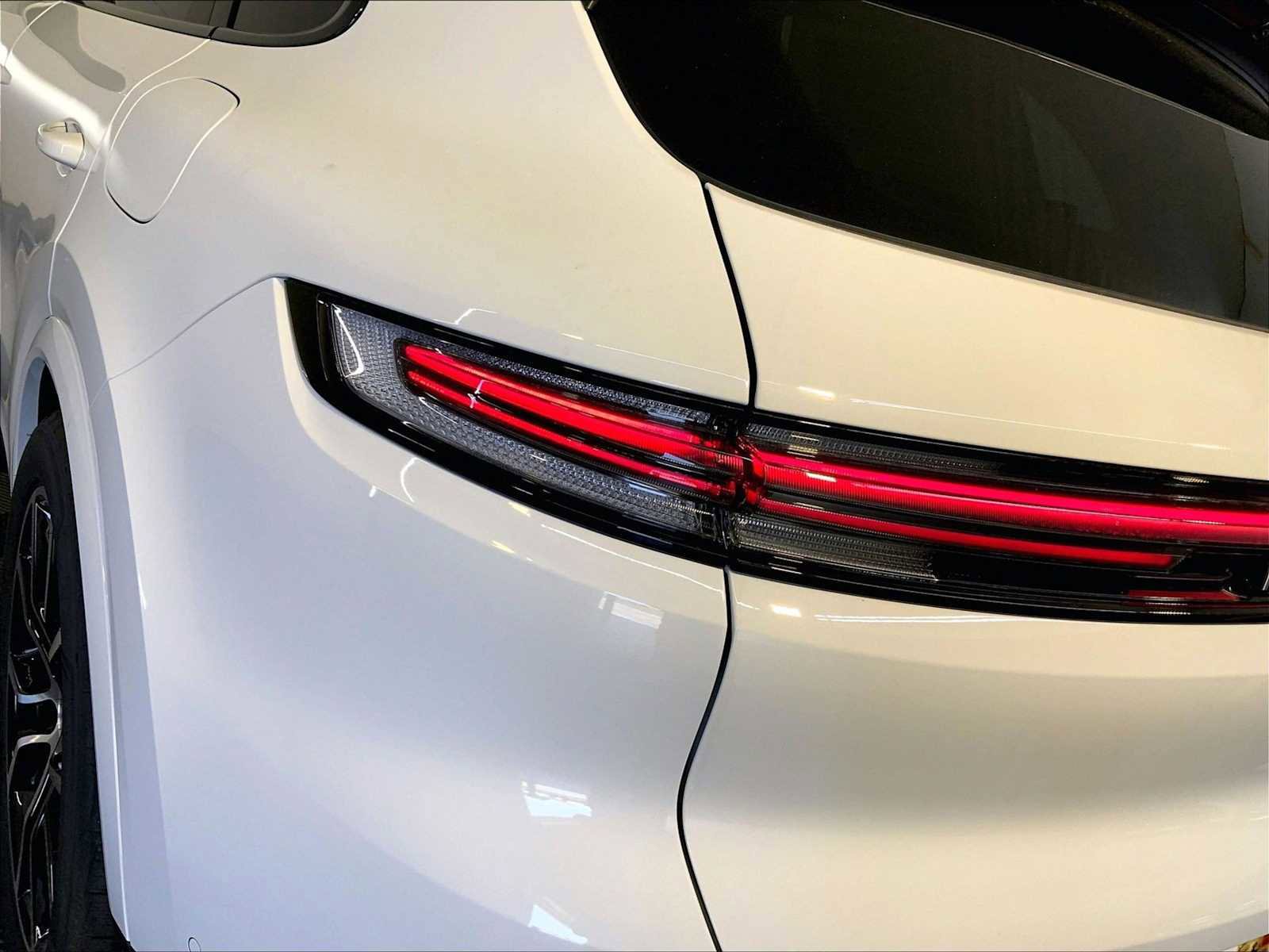 New 2025 Porsche Cayenne E-Hybrid image 18