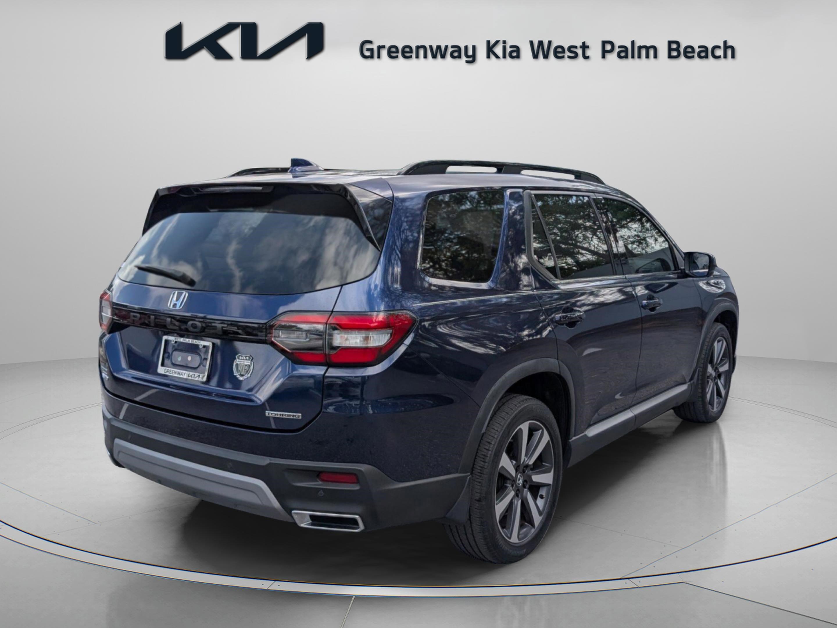 Used 2023 Honda Pilot Touring image 7