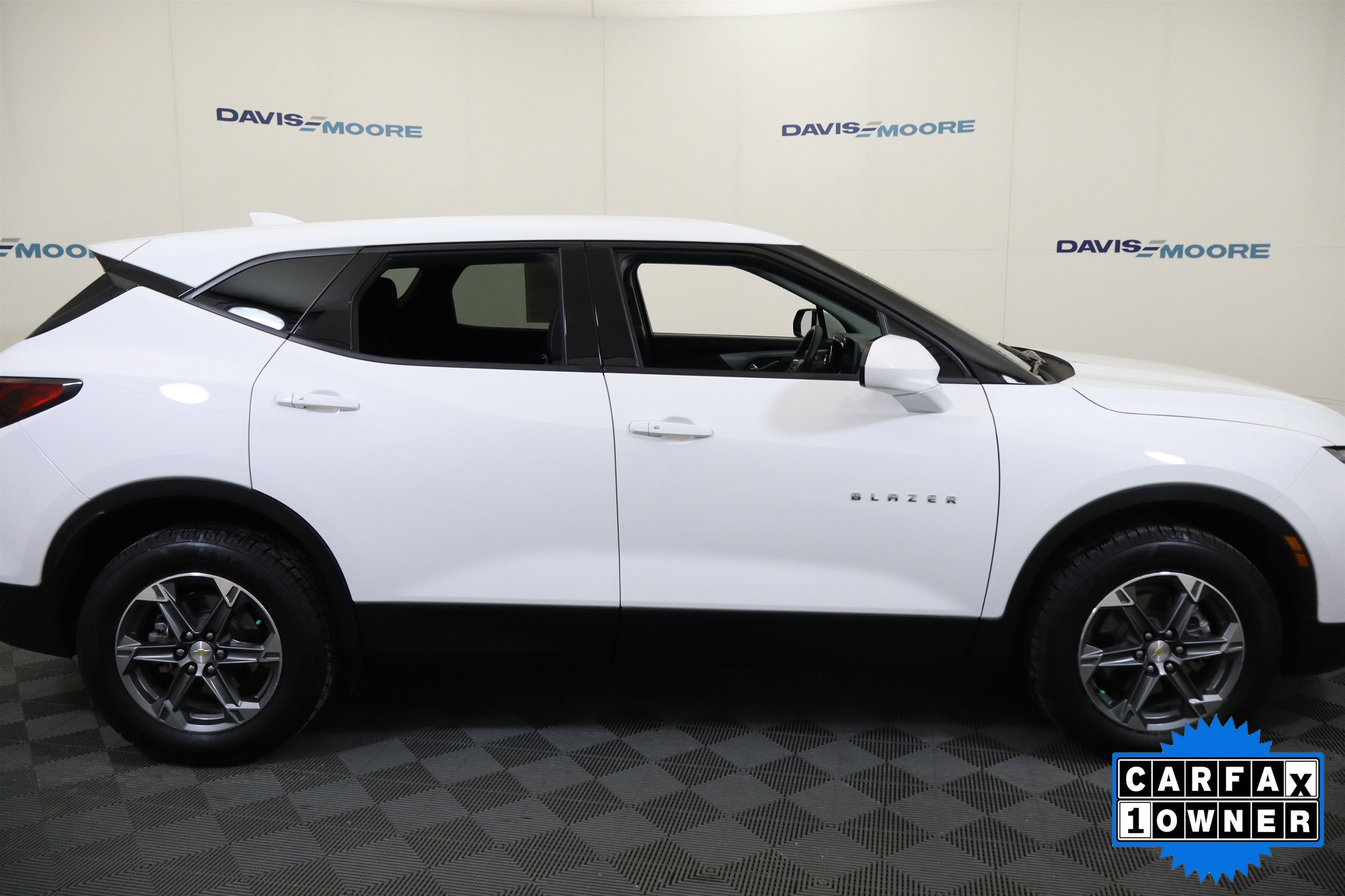 Used 2025 Chevrolet Blazer LT image 4