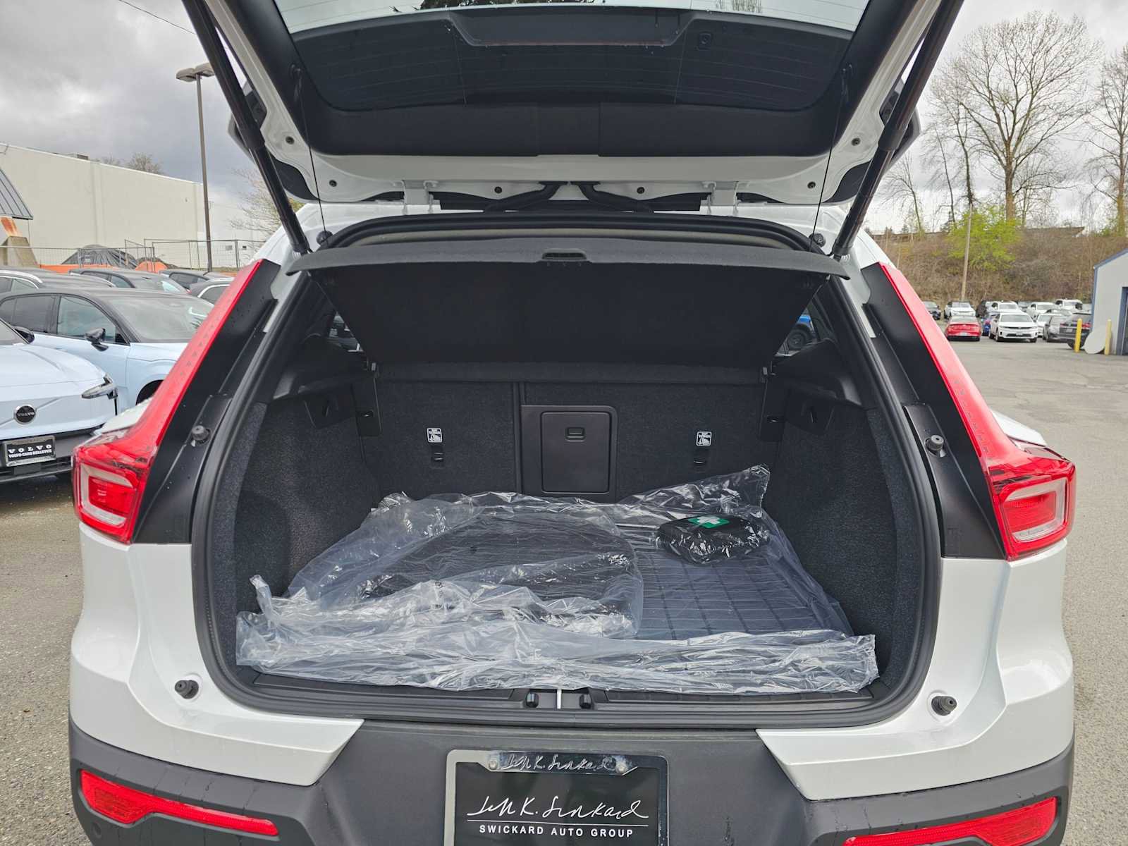 Used 2025 Volvo XC40 B5 Core w/ Protection Package Premier image 15