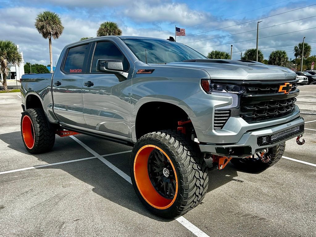 Used 2025 Chevrolet Silverado 1500 LT Trail Boss AWD/4WD image 3