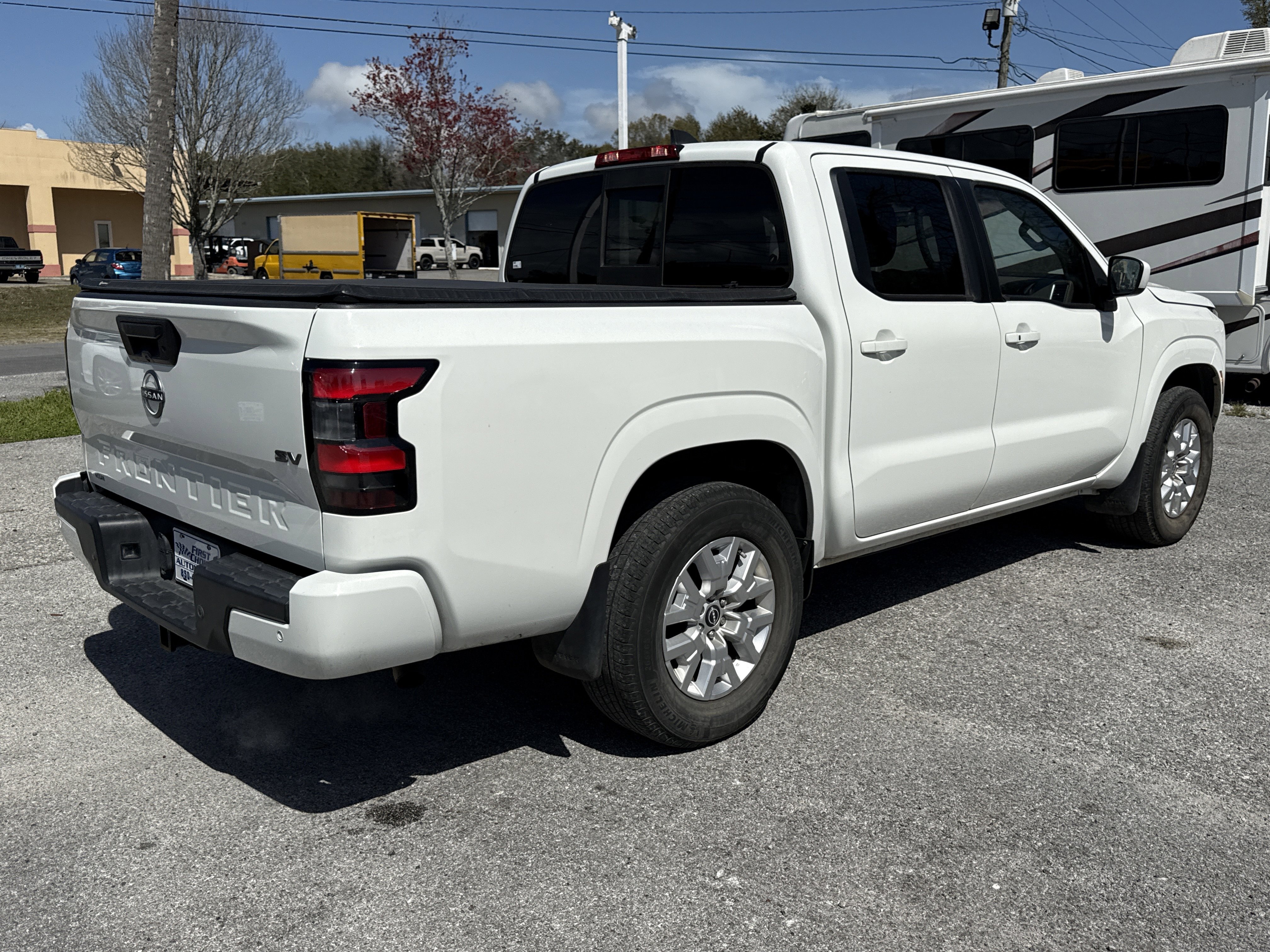 Used 2022 Nissan Frontier SV image 5