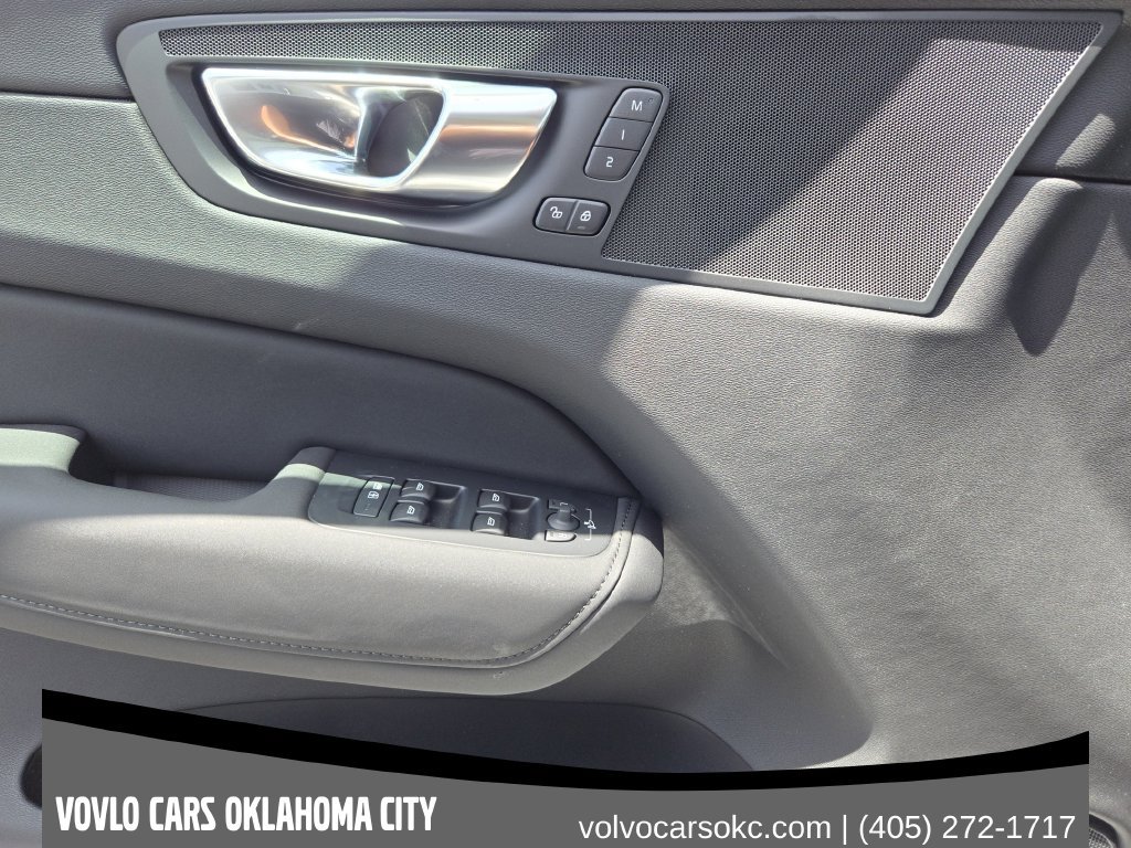 New 2026 Volvo XC60 B5 Core AWD/4WD image 18