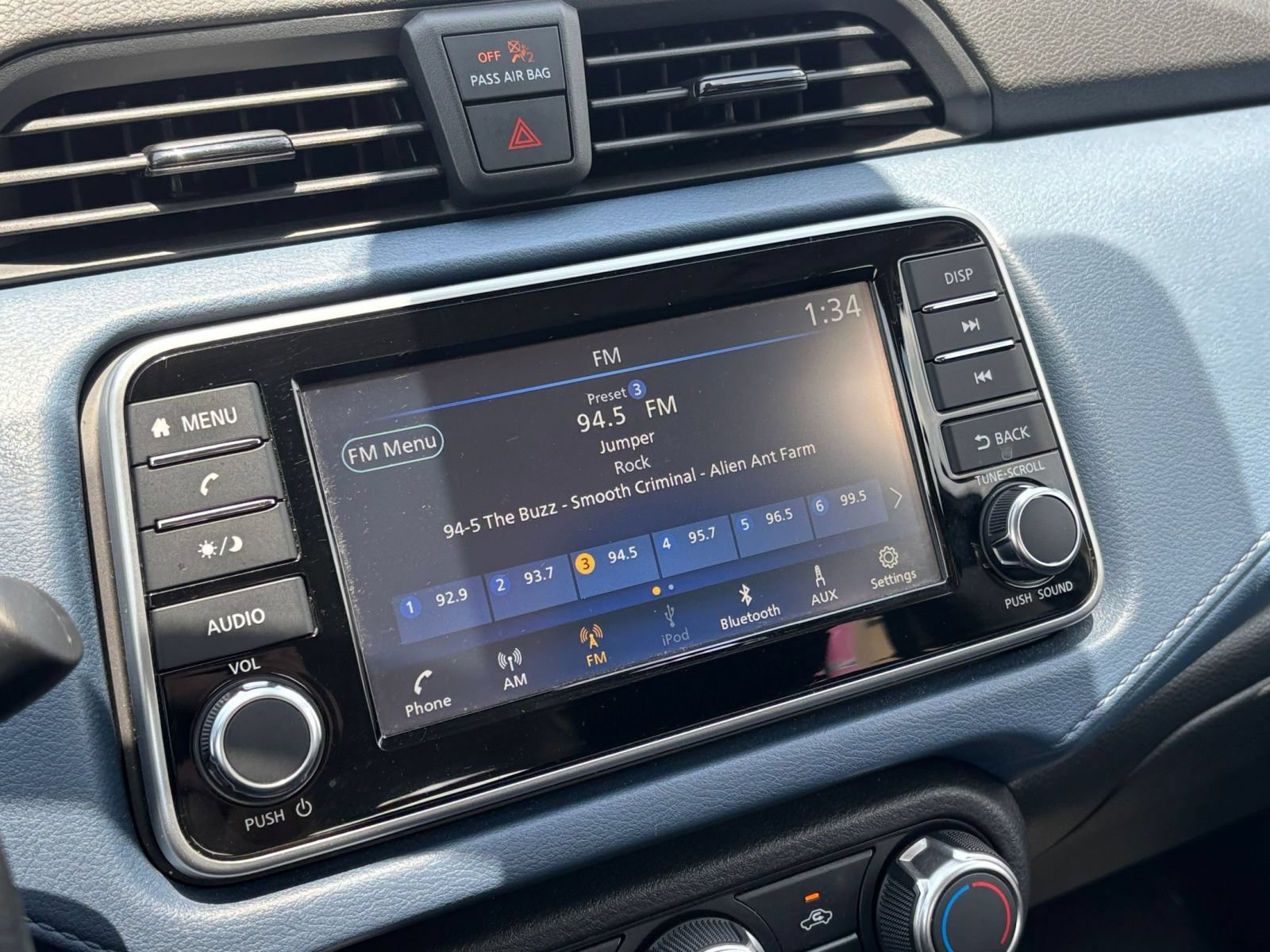 Used 2025 Nissan Versa SV FWD image 19