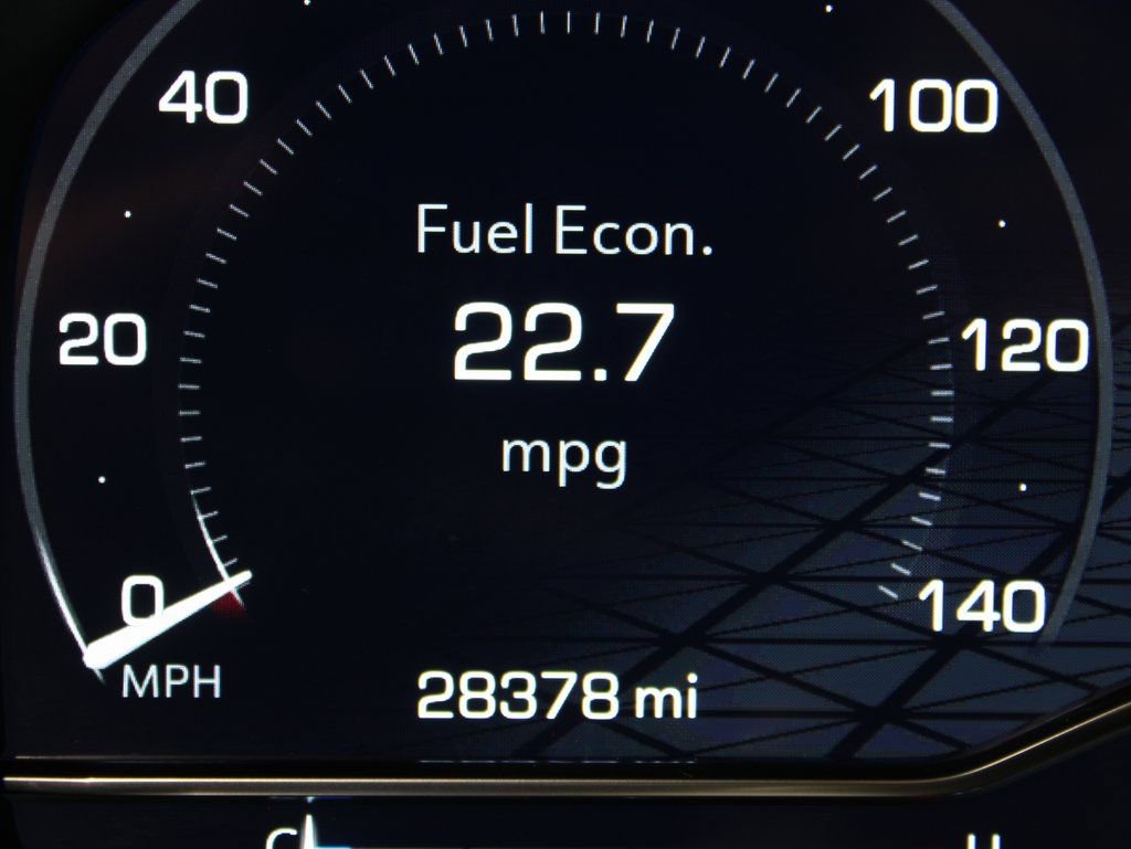 Used 2024 GMC Yukon XL SLT w/ SLT Luxury Package image 13