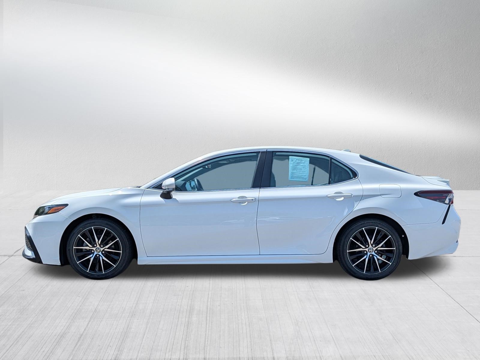 Used 2022 Toyota Camry SE w/ Audio Upgrade Package FWD image 4