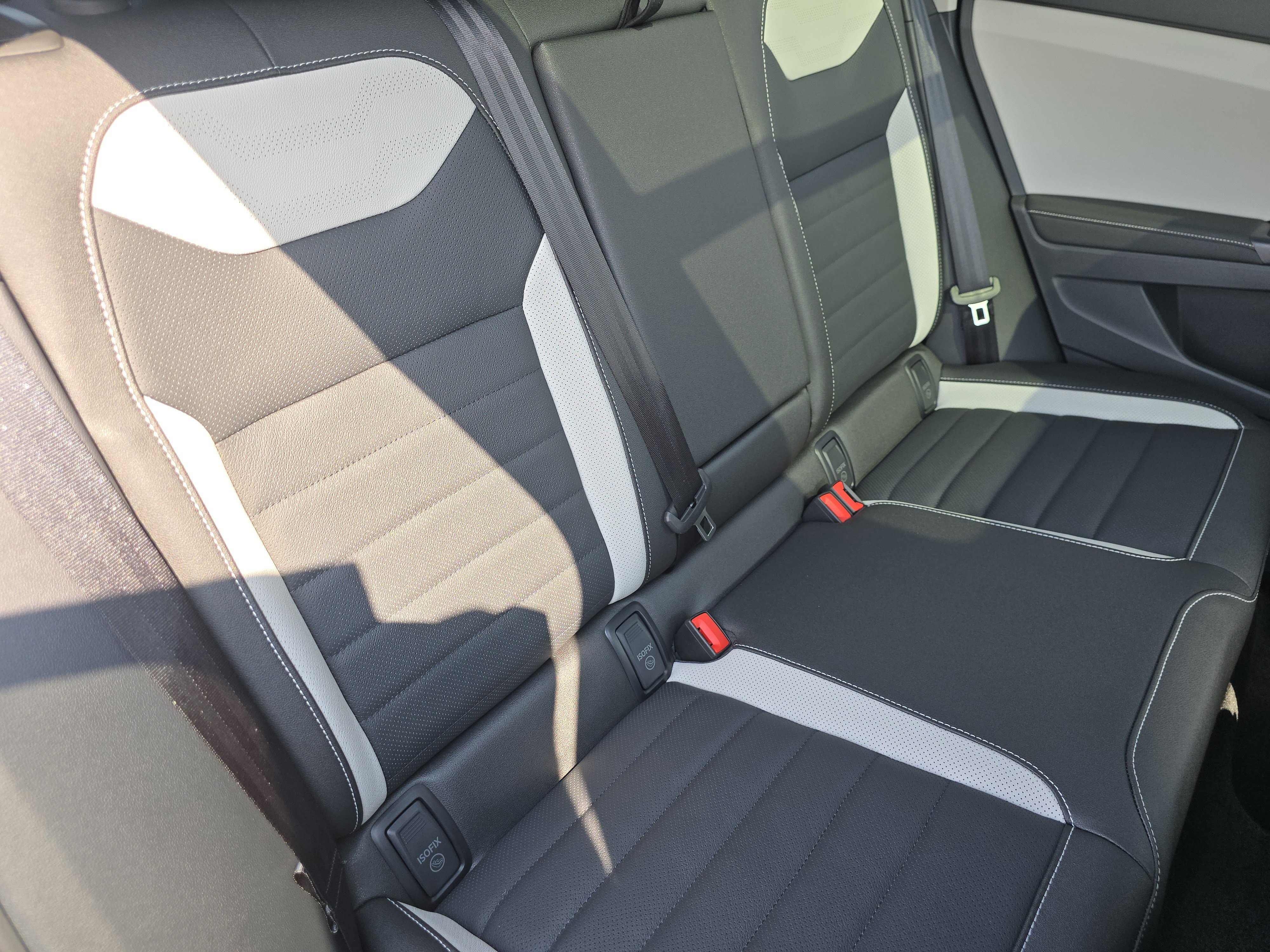 New 2025 Volkswagen Taos SEL image 21