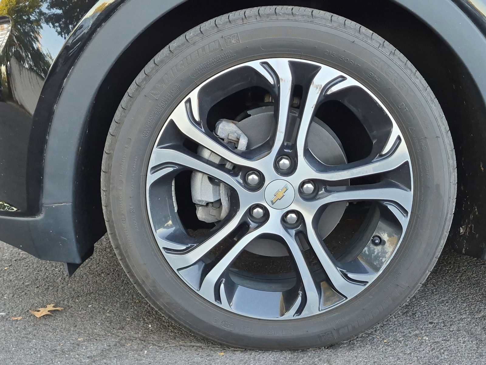 Used 2019 Chevrolet Bolt Premier w/ Infotainment Package FWD image 14