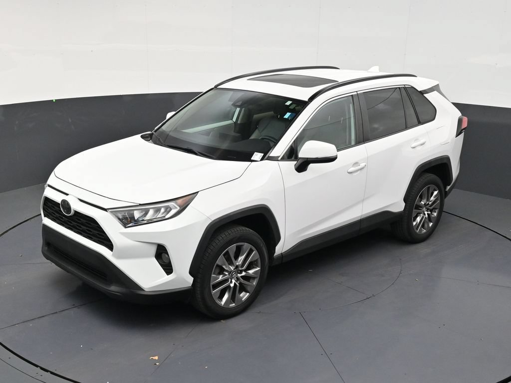 Used 2019 Toyota RAV4 XLE Premium FWD image 12