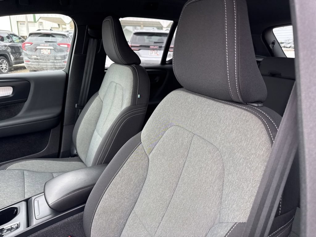 Used 2024 Volvo XC40 B5 Core AWD/4WD image 24