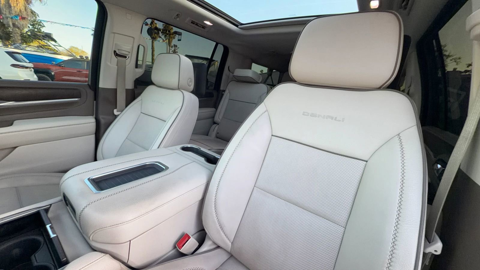 Used 2021 GMC Yukon XL Denali w/ Denali Ultimate Package image 30