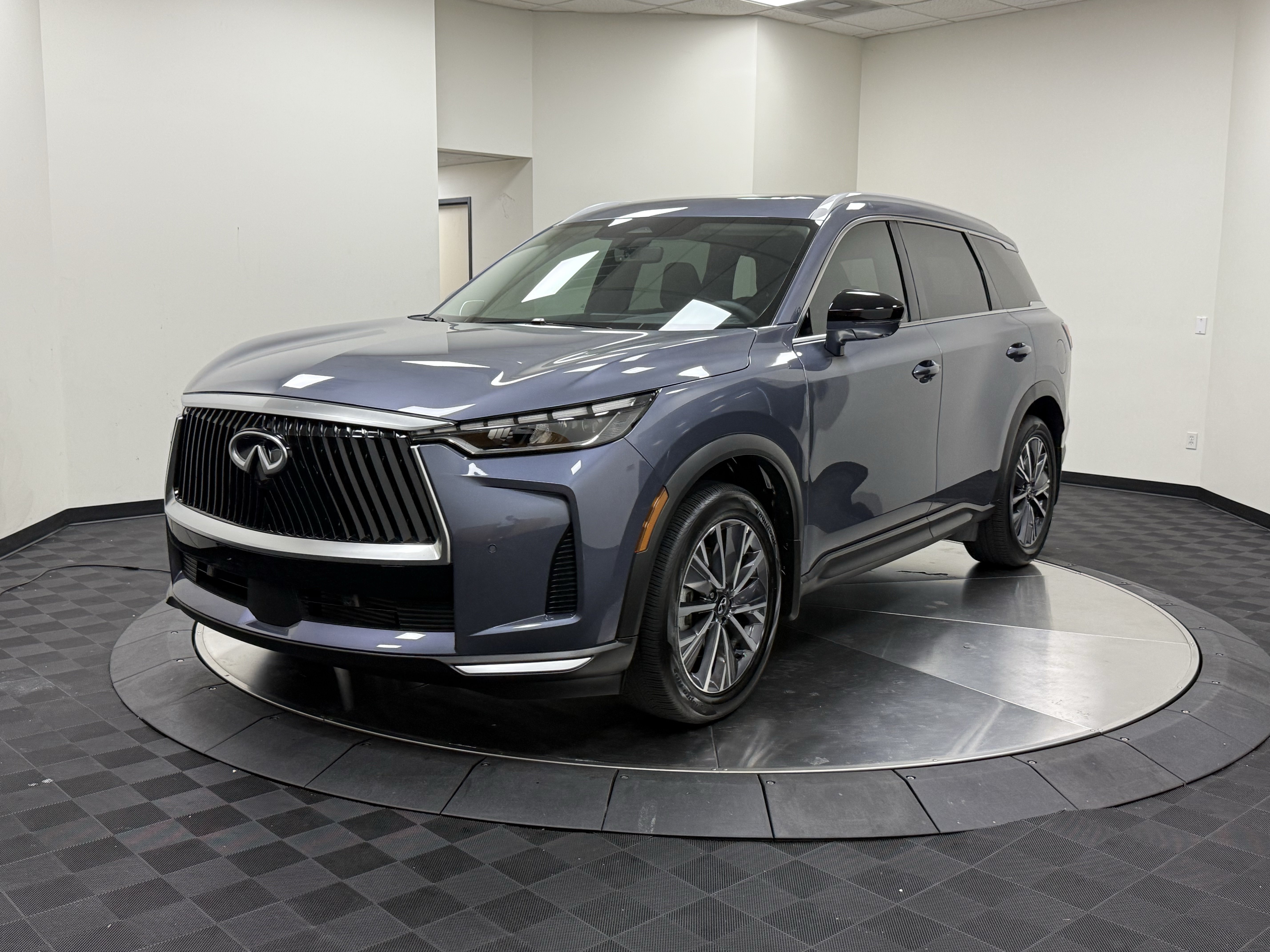 Certified 2027 INFINITI QX60 Luxe w/ Cargo Package FWD image 3