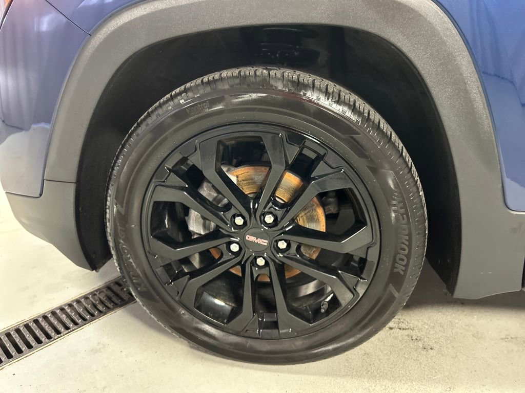 Used 2022 GMC Terrain SLT w/ Elevation Edition image 9