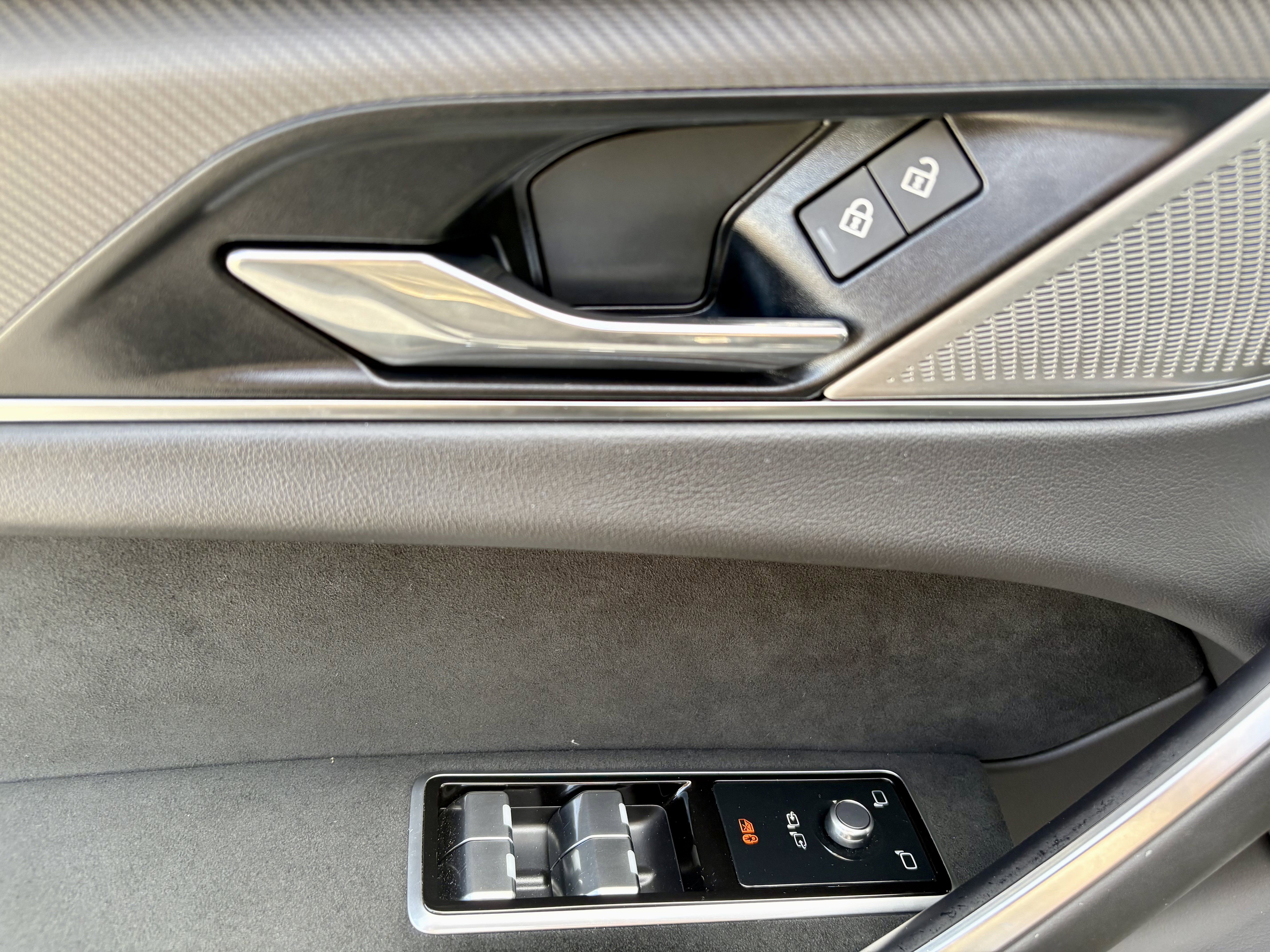 Used 2022 Jaguar F-PACE SVR image 12